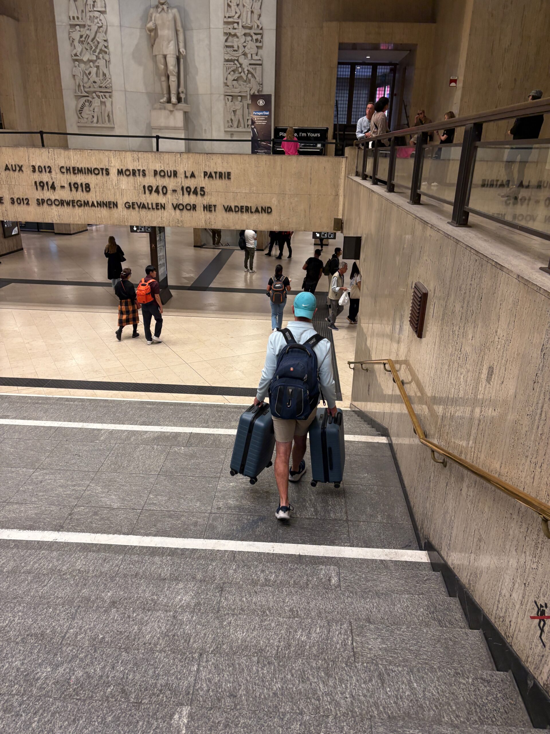 Train station suitcase travel 