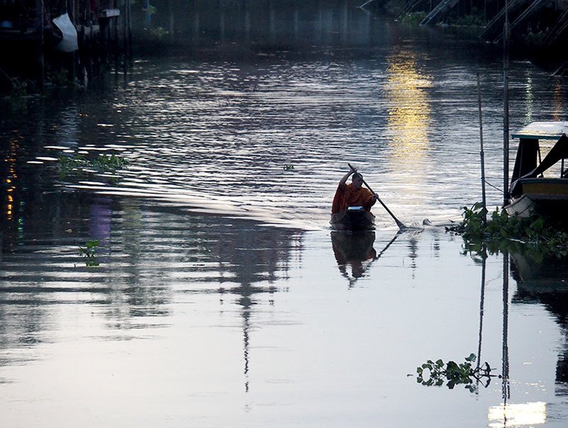 Samut Songkhram Monk Alms