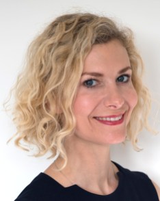 26HWGP Head shot of financial advisor. Photographed by Anna Hindocha/Warm Glow Photo