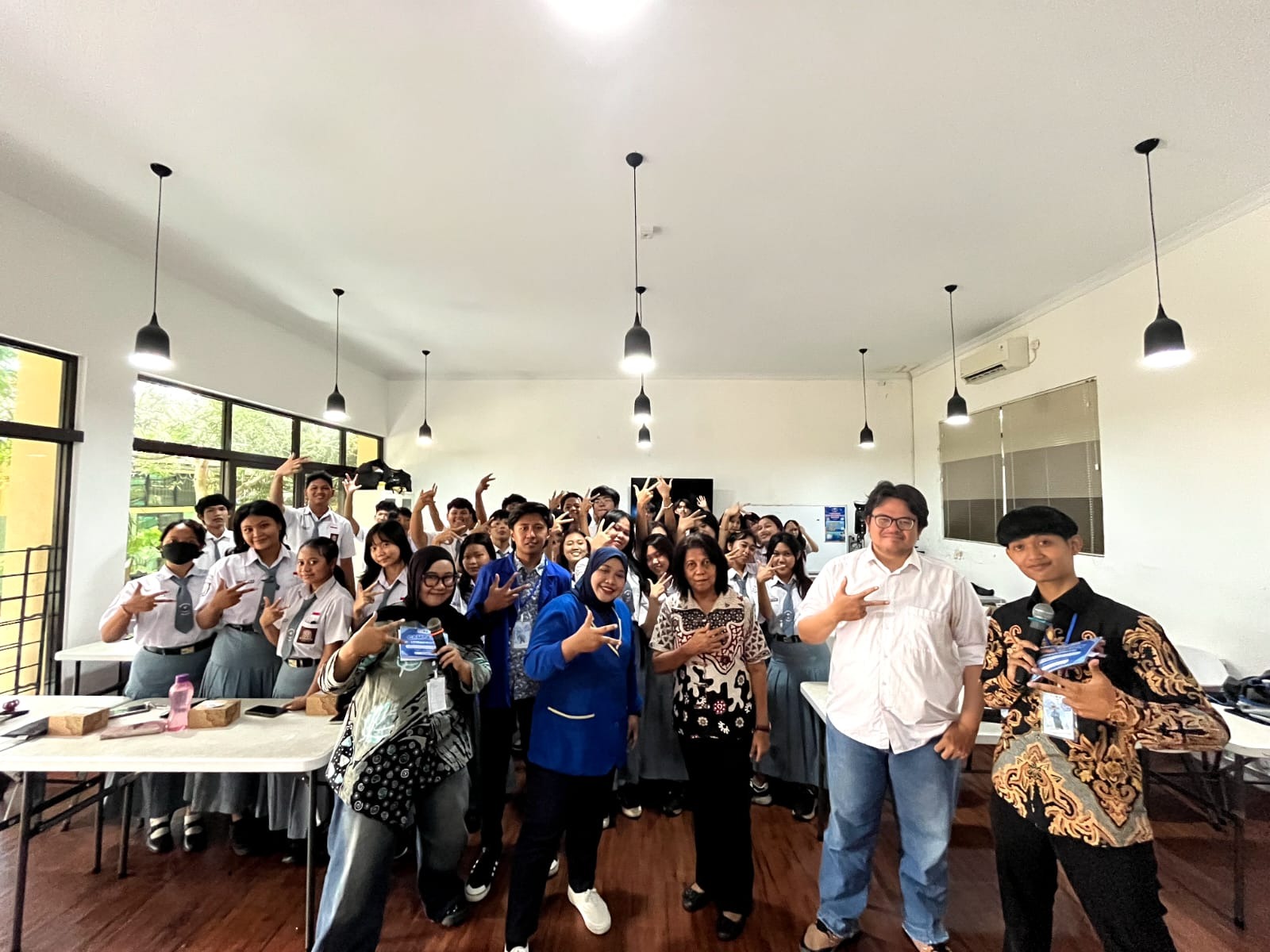 AI-Llusion Udinus Gelar Kampanye Literasi Digital untuk Membentuk Generasi Muda yang Cerdas dan Bijak Ber-AI