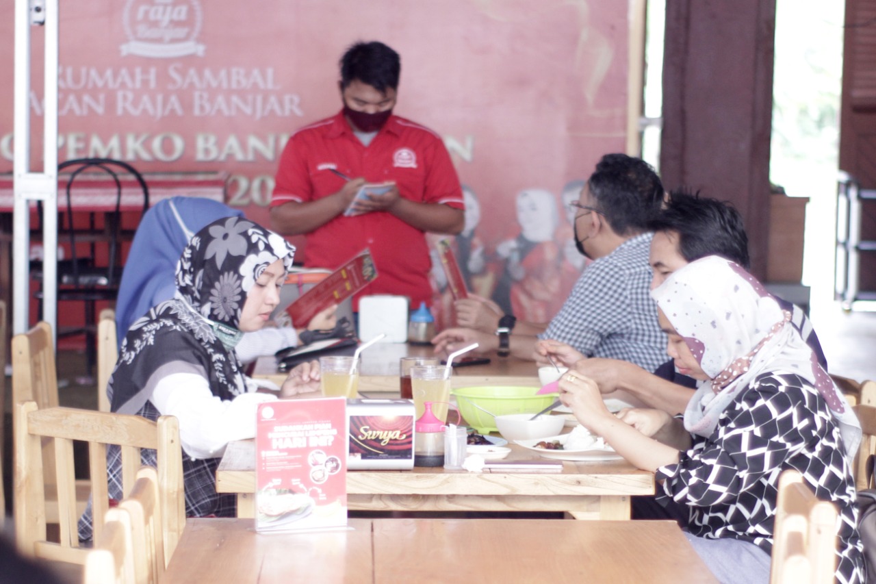 Rumah Sambal Acan Raja Banjar Konsisten Dengan Menu Banjar, Buka di Jalan  RE Martadinata Banjarmasin - Wartabanjar