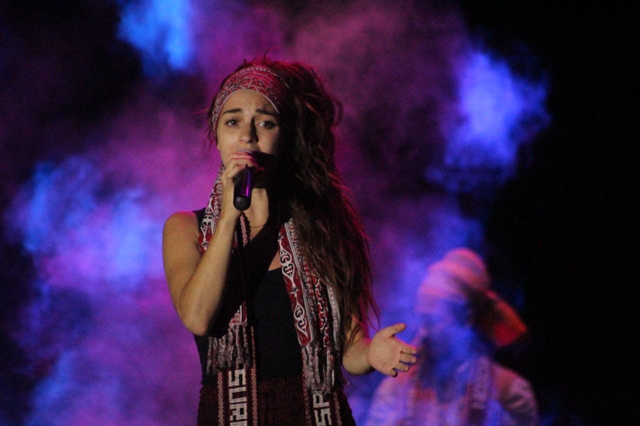 Denggan do nian ito hita na mamukkah padan, denggan ma nian molo tung ikon sirang Musisi Mancanegara Bawakan Lagu Batak di Samosir Music