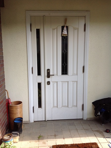 白色玄関ドア