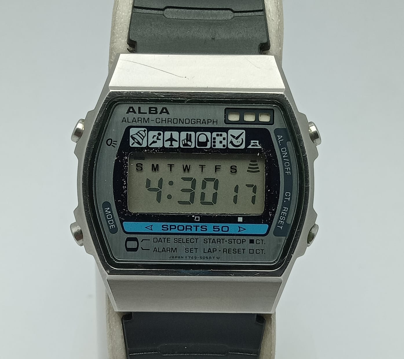 Seiko Alba Y749-5050 Quartz Alarm Chronograph Digital