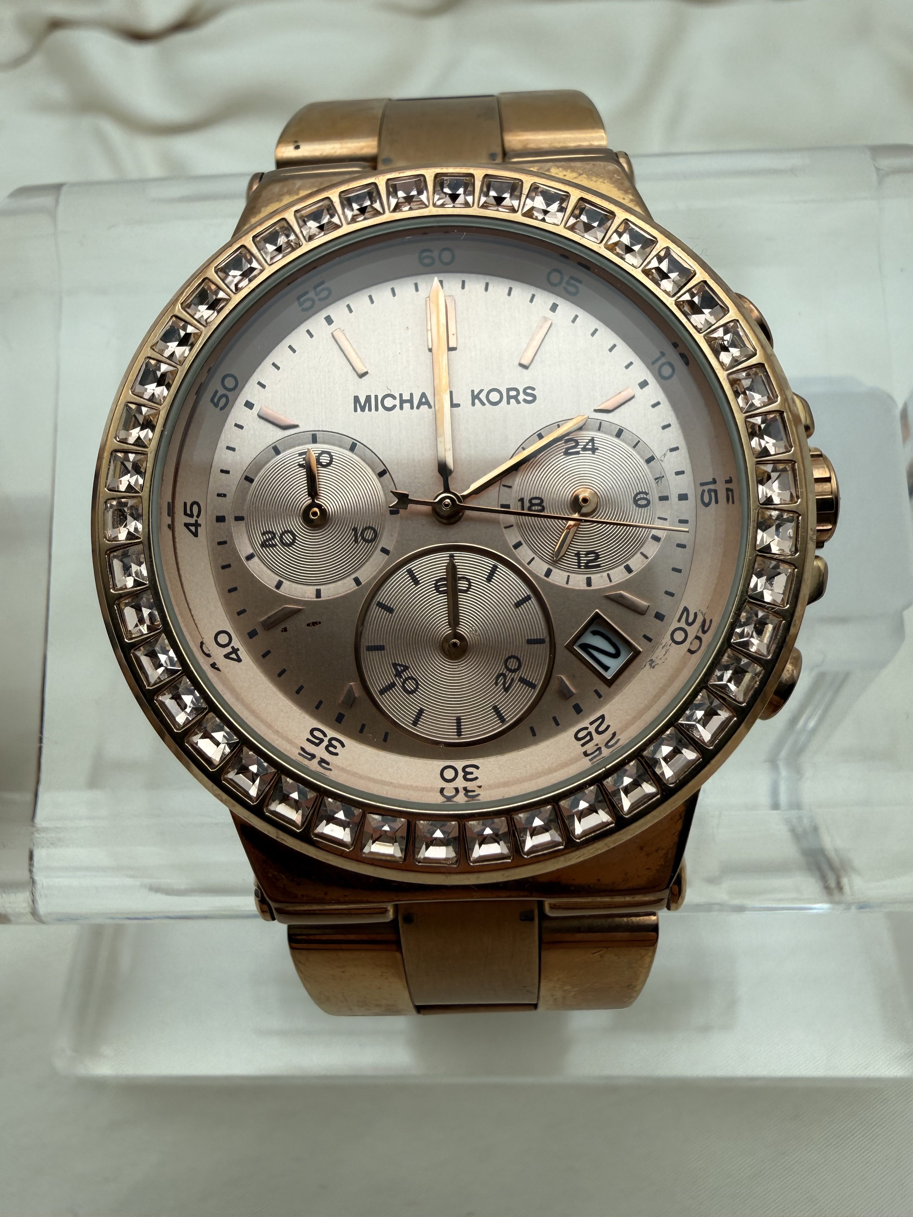 Michael Kors MK5586 Review: A Used Crystal Watch That Still Has Its Spark