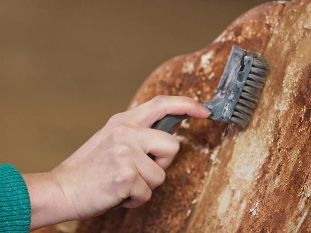 4 Langkah Cara Mengecat Besi Dengan Kuas Bisa Menghilangkan Karat Cat besi adalah produk cat yang diformulasikan khusus untuk diaplikasikan pada permukaan besi dan baja.