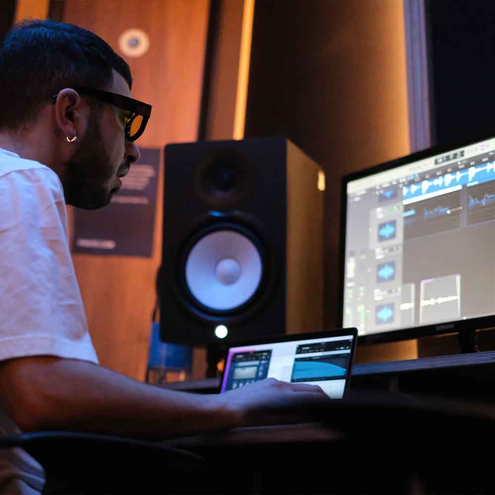 Unleashing Your Inner Maestro: A Step-by-Step Guide on How to Make Beats: Introduction to Beat Making.