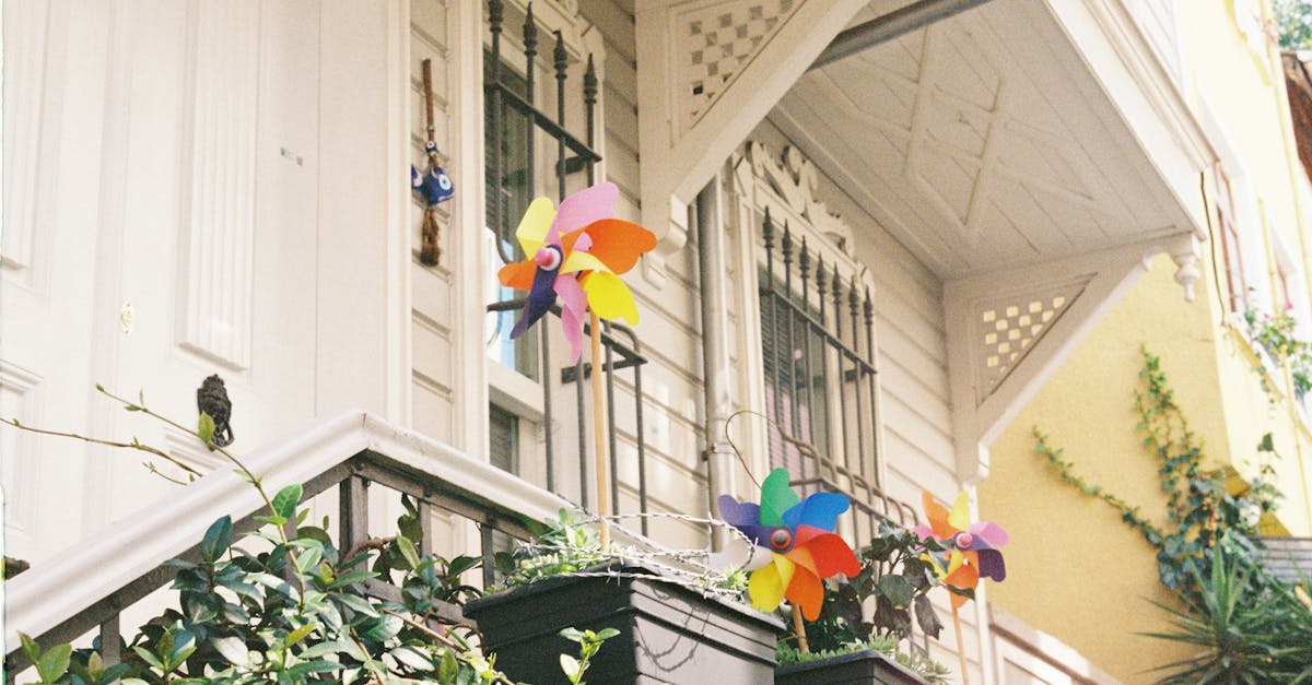 Close-up of a person holding a pill bottle, symbolizing drug prices and pharmaceutical negotiations.