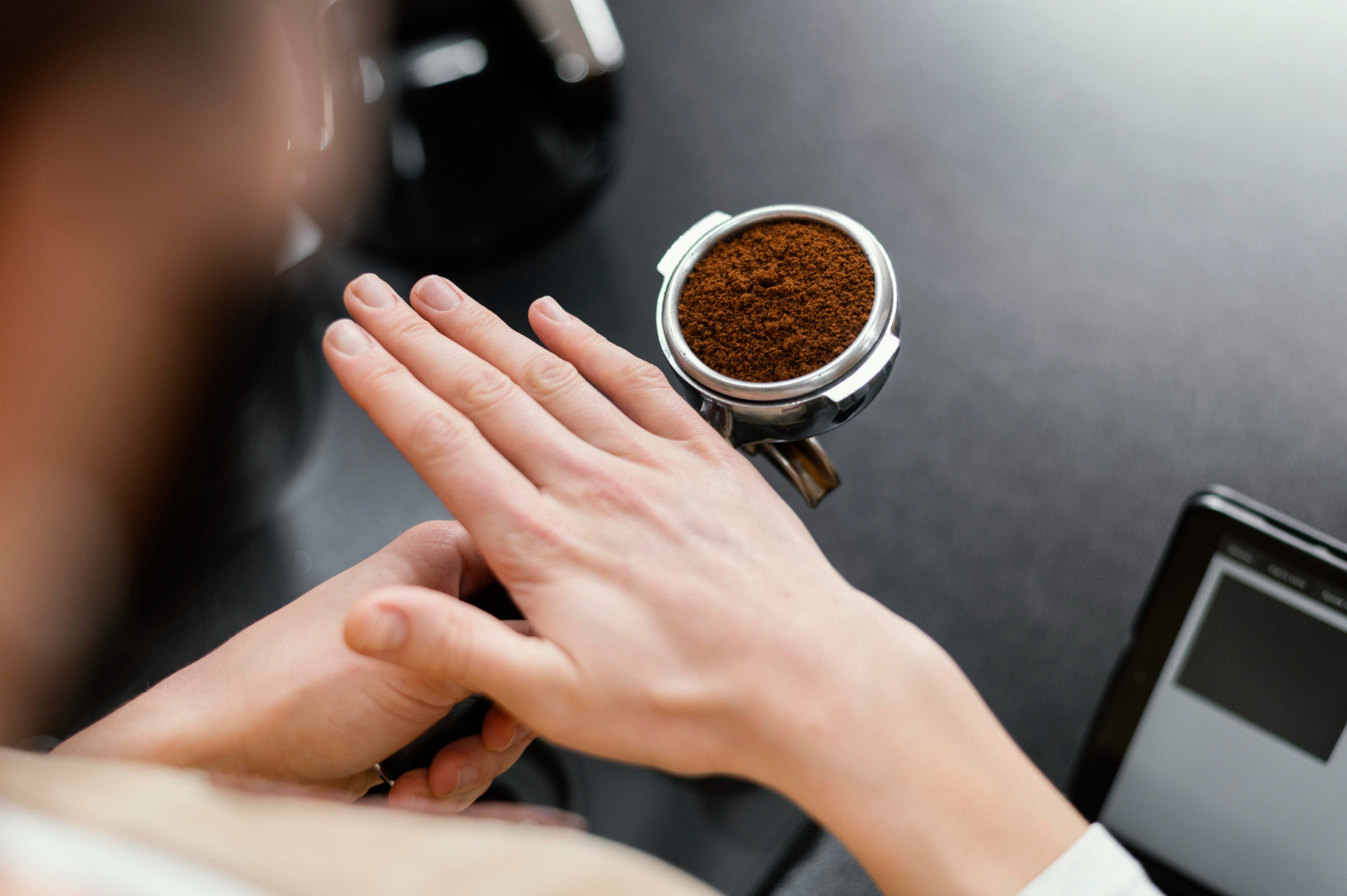 9 Benefits of Coffee as a Scrubbing Agent for Healthy, Glowing Skin