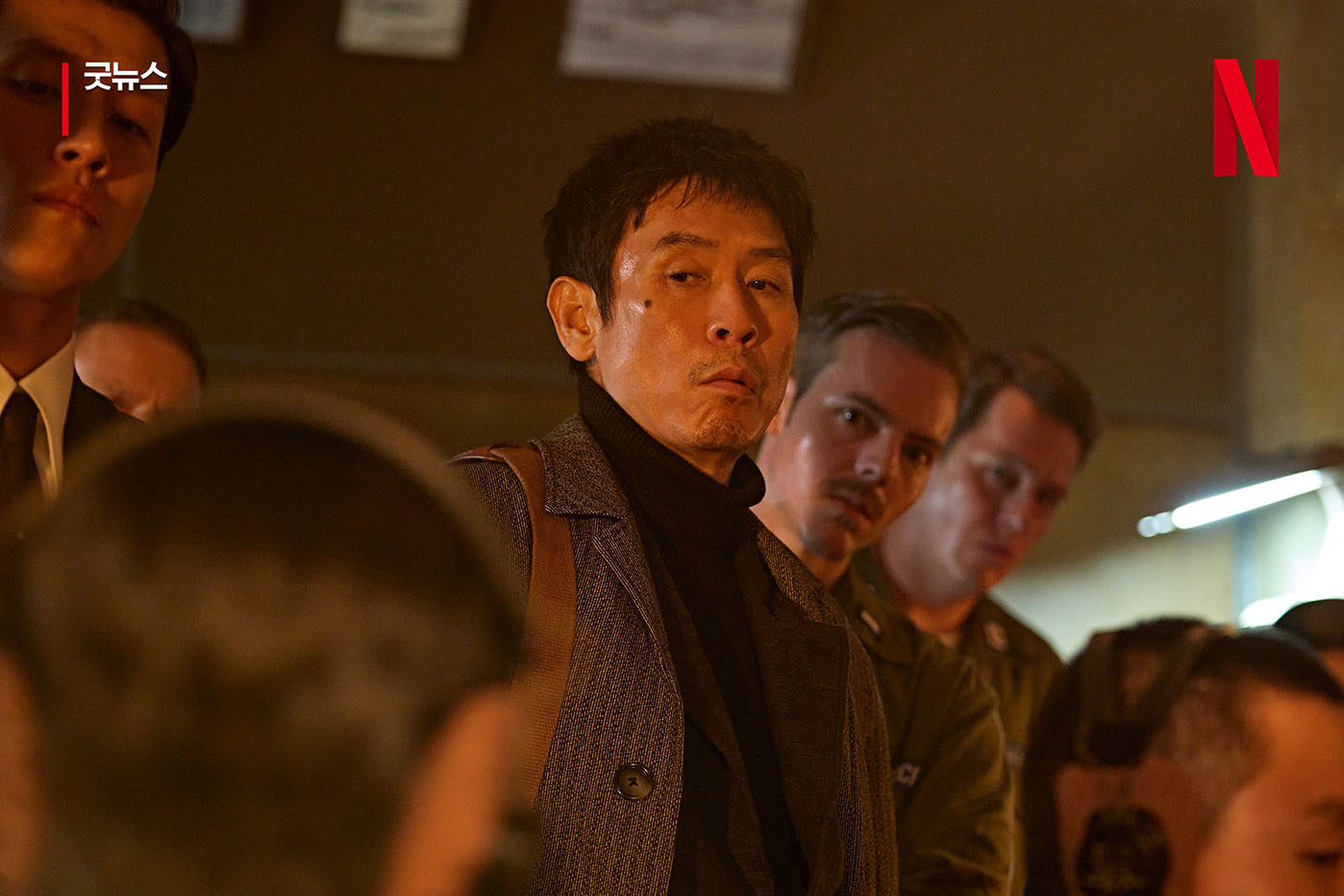 Netflix 電影《凶降喜訊》劇情評論，薛景求與山田孝之揭開國家機器的荒唐騙局