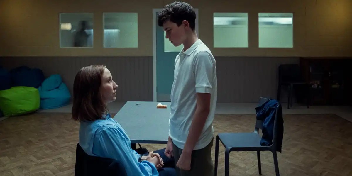 Netflix 英劇《混沌少年時》劇情看點，當13歲少年被控謀殺，家庭將何去何從？