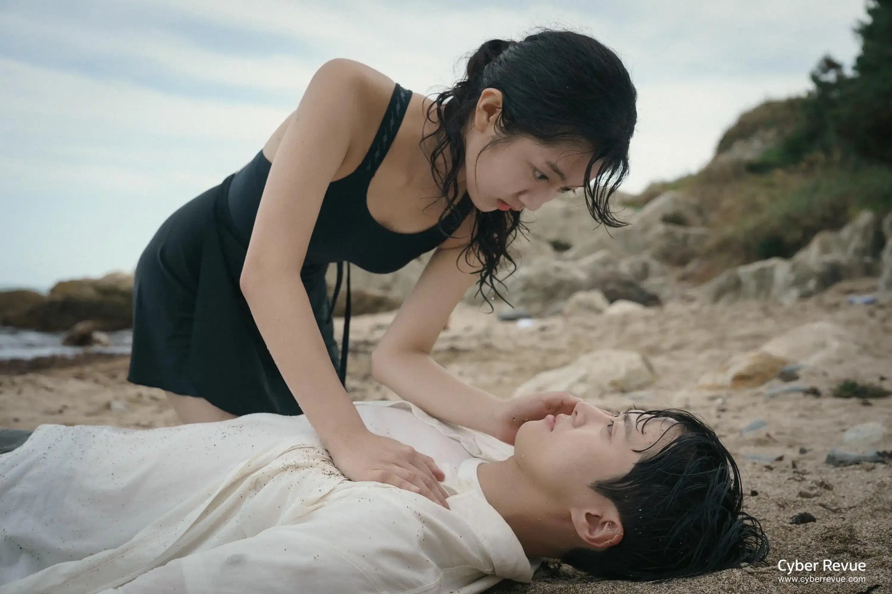 Netflix 電影《捲捲初戀》劇情評論，愛與錯過交織成最真實的青春記憶