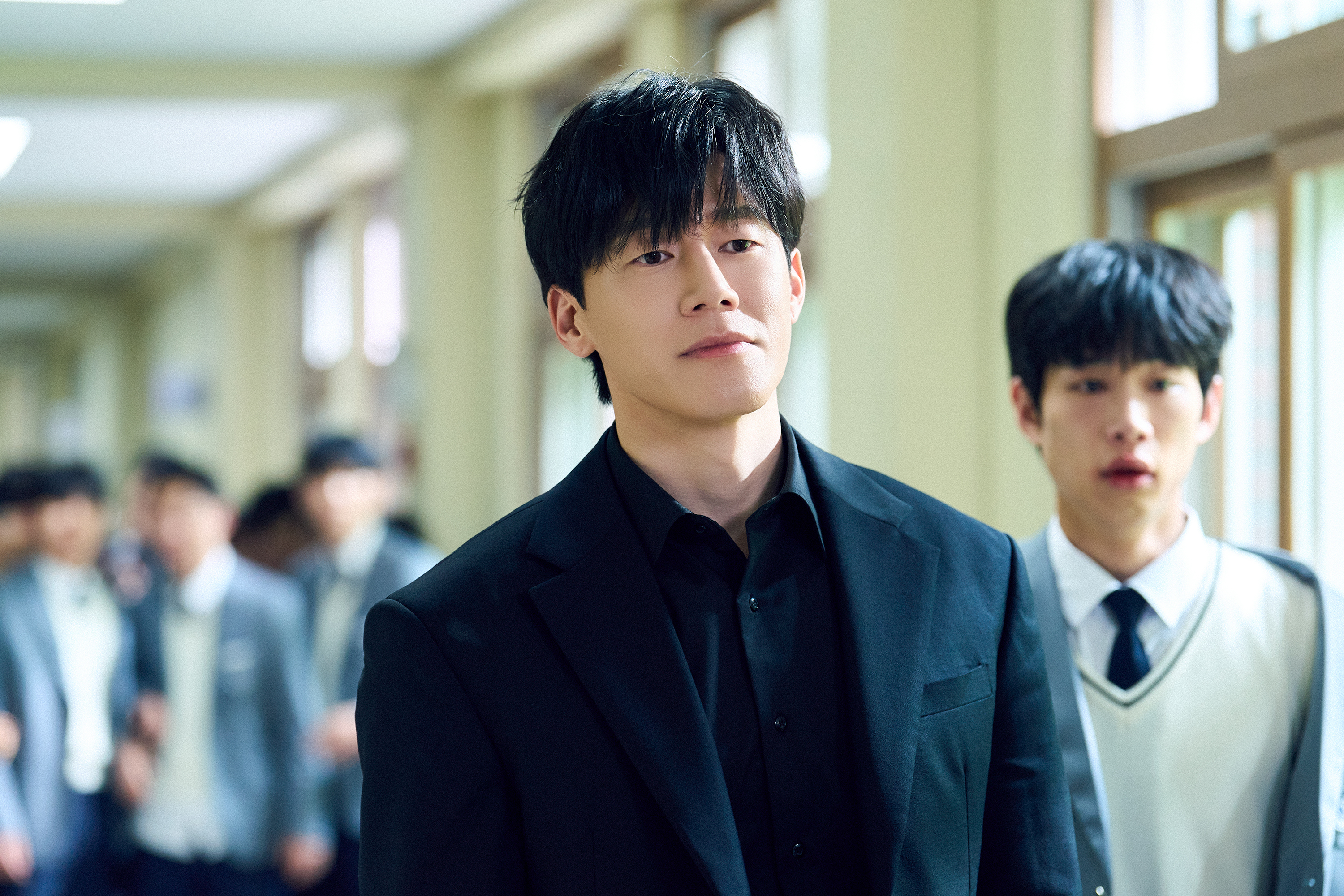 Netflix 韓劇《鐵拳教育》爆紅，金武烈、李星民、秦基周、表志勳漫改校園制裁爽劇