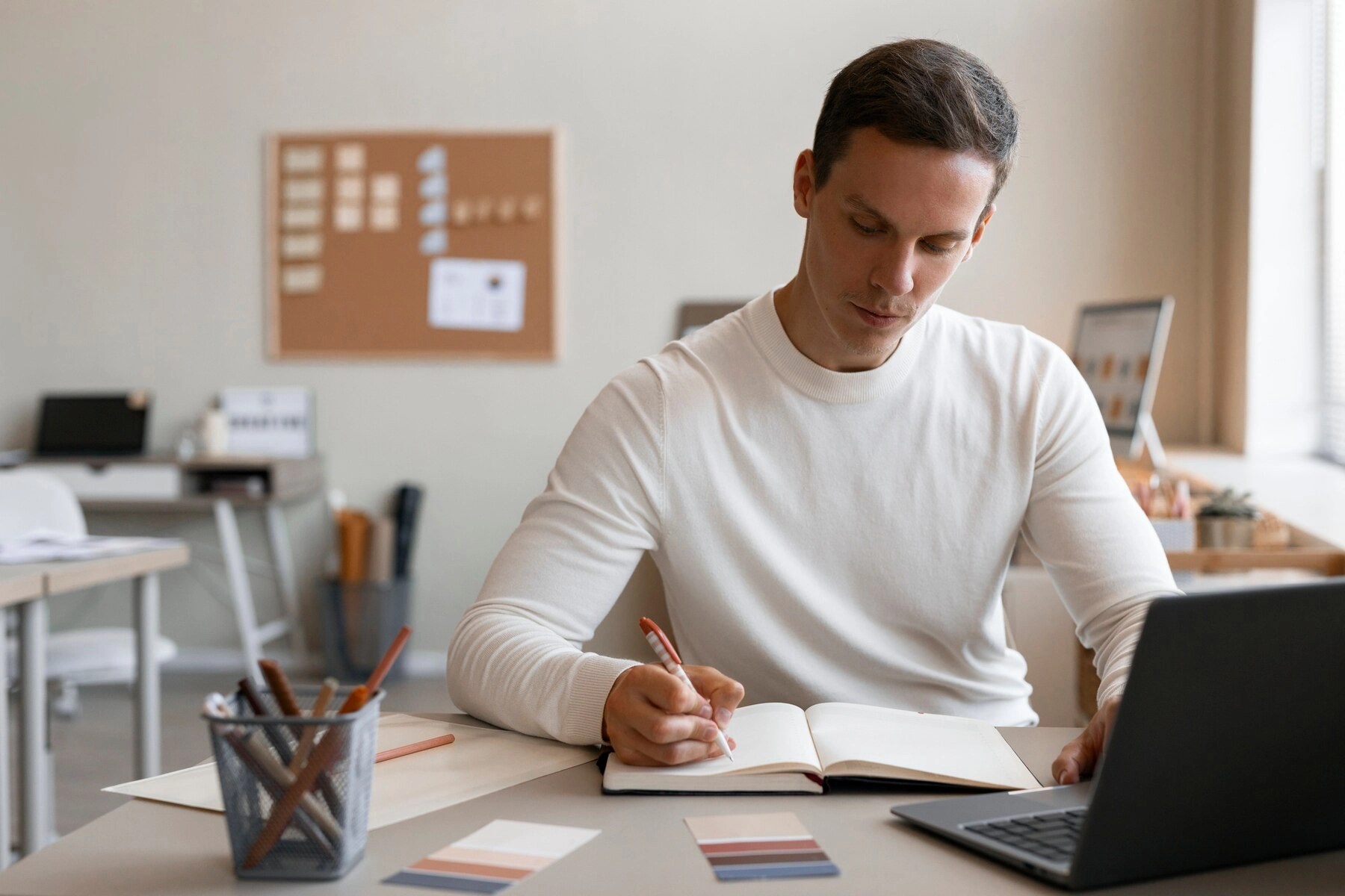man balance blogging with full time job