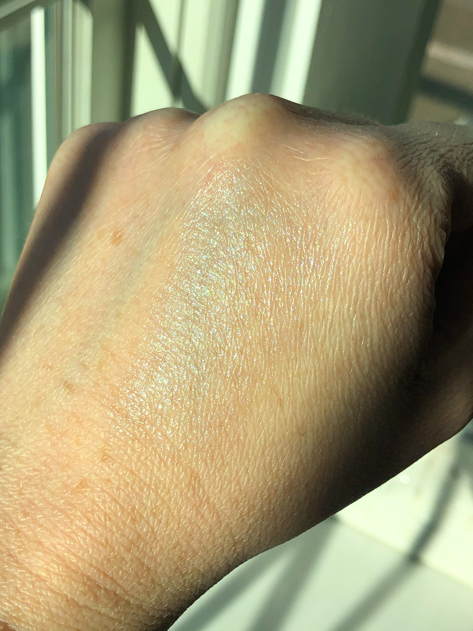 Swatch of Glossier Haloscope in Moonstone