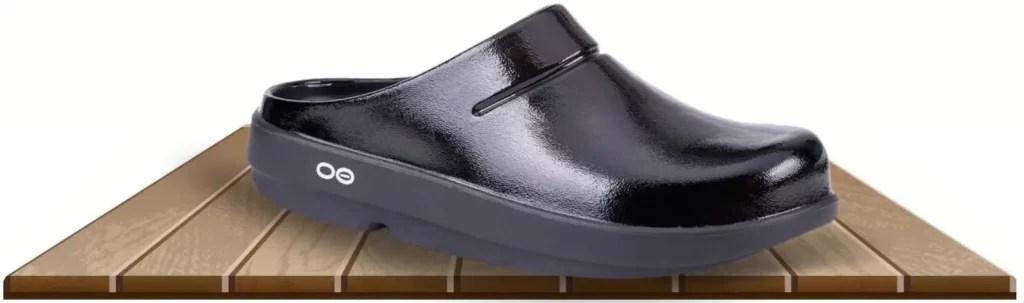 Are oofos good for wide feet? (quick facts)