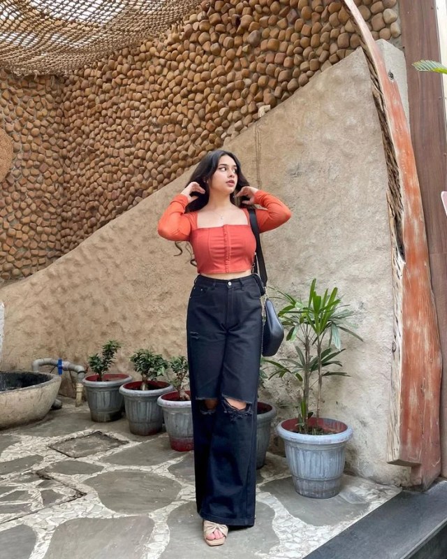 Struggling with Coffee Date Outfits? Here Are 25 Easy Looks!