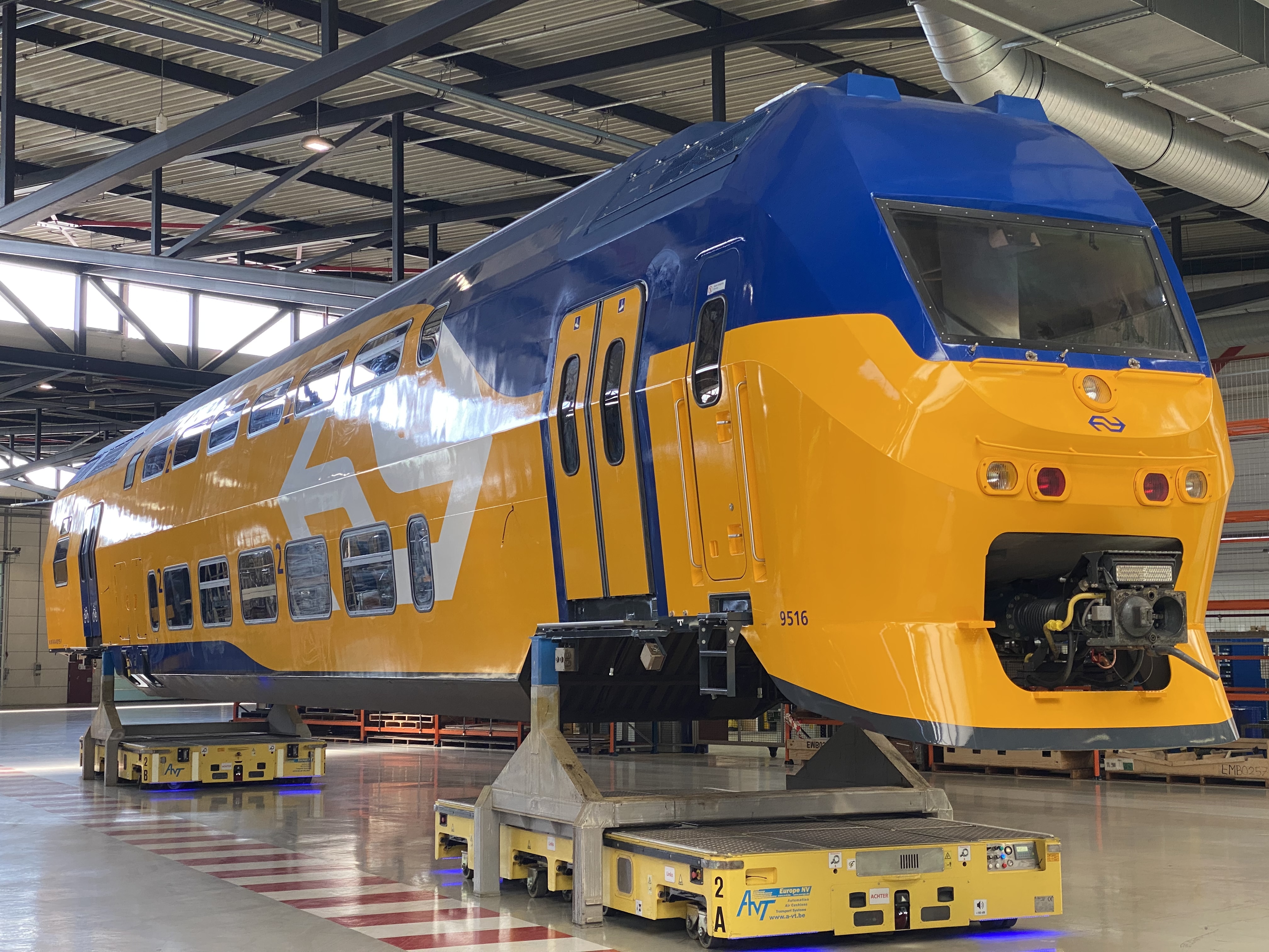 Nieuwe dubbeldekkertrein in Haarlem gemaakt: “Er werken veel mensen uit de buurt”