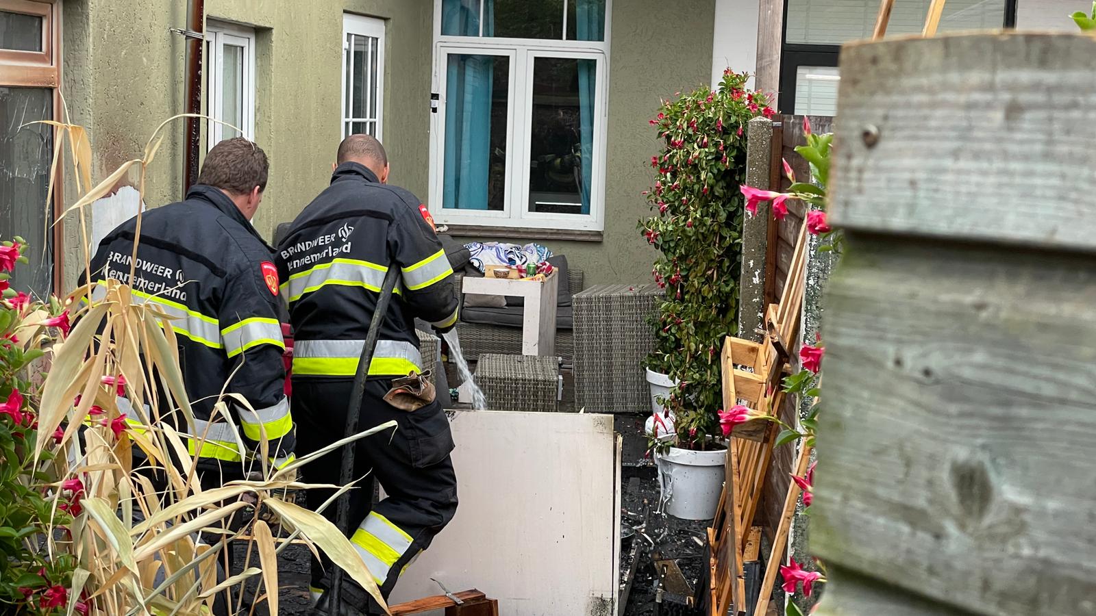 Haarlemmer steekt pallets in brand in achtertuin en wordt aangehouden