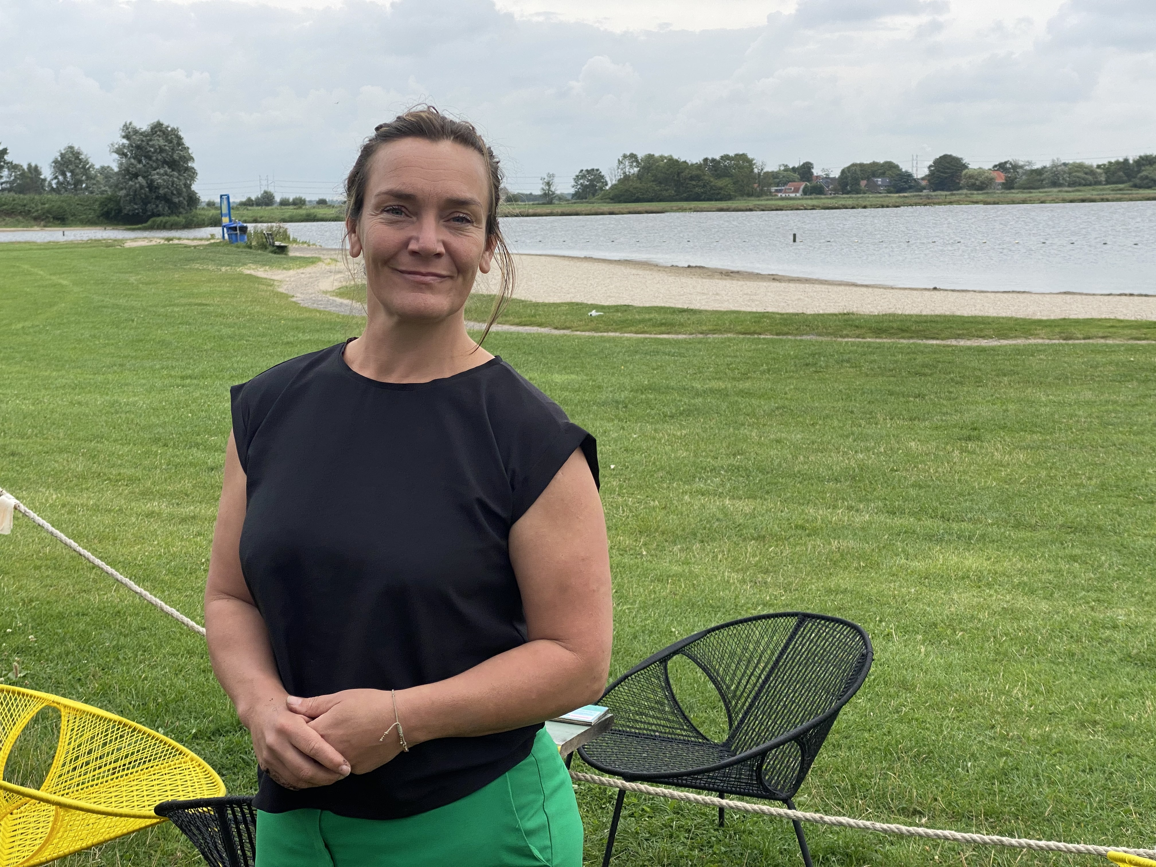 Ondernemer is terugkerende blauwalg in Veerplas zat: “Mensen blijven weg”