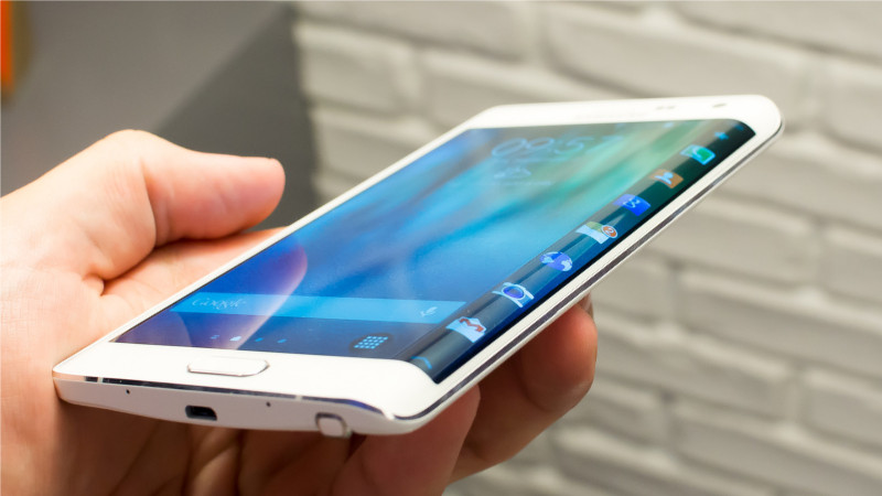 Samsung buscará renovarse con pantallas curvas en sus smartphones