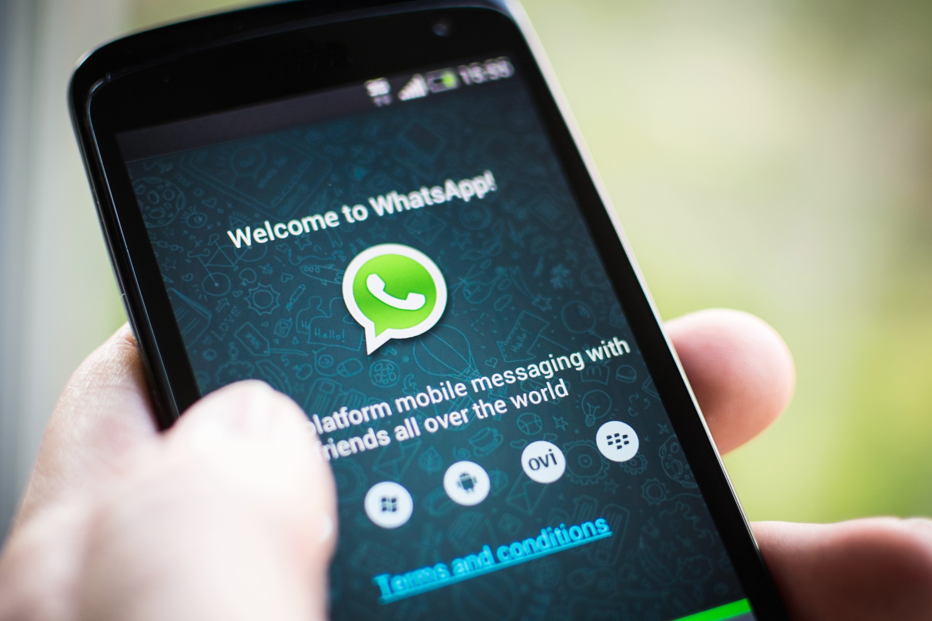 1 mdp de multa a quien escriba groserías por WhatsApp indica ley jordana