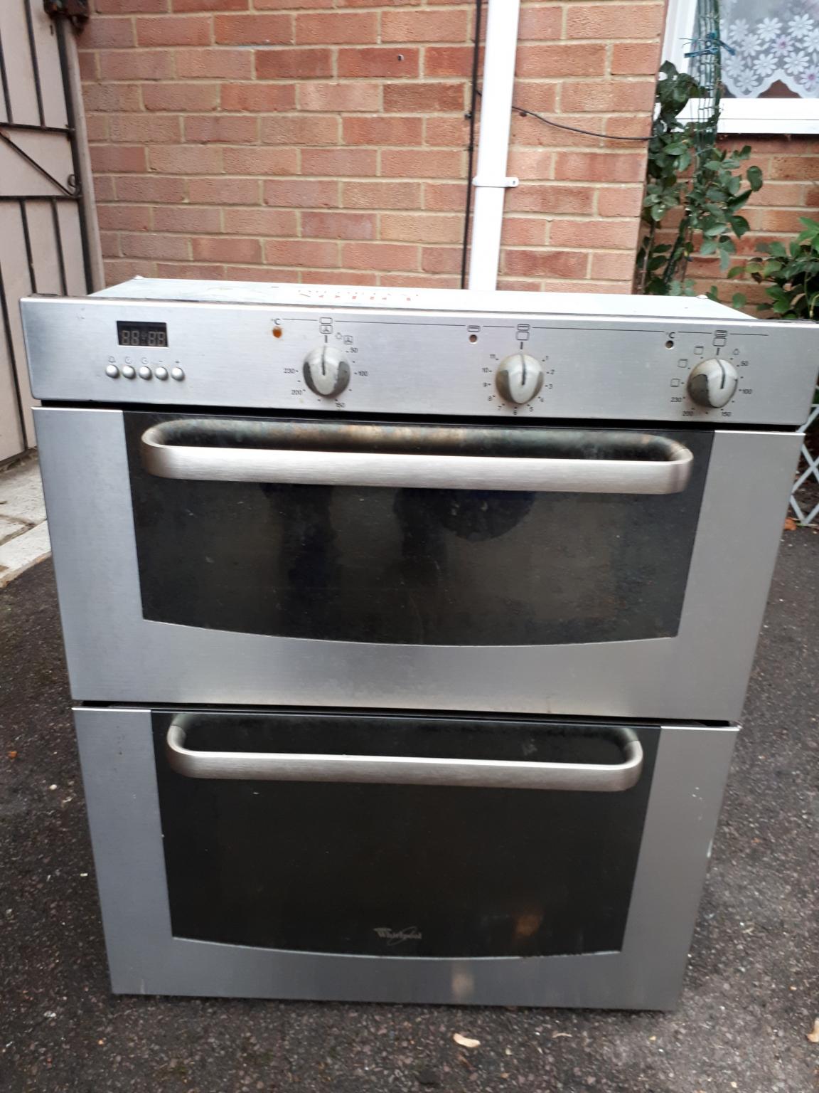 Whirlpool built in electric double oven AKP95 in SO53