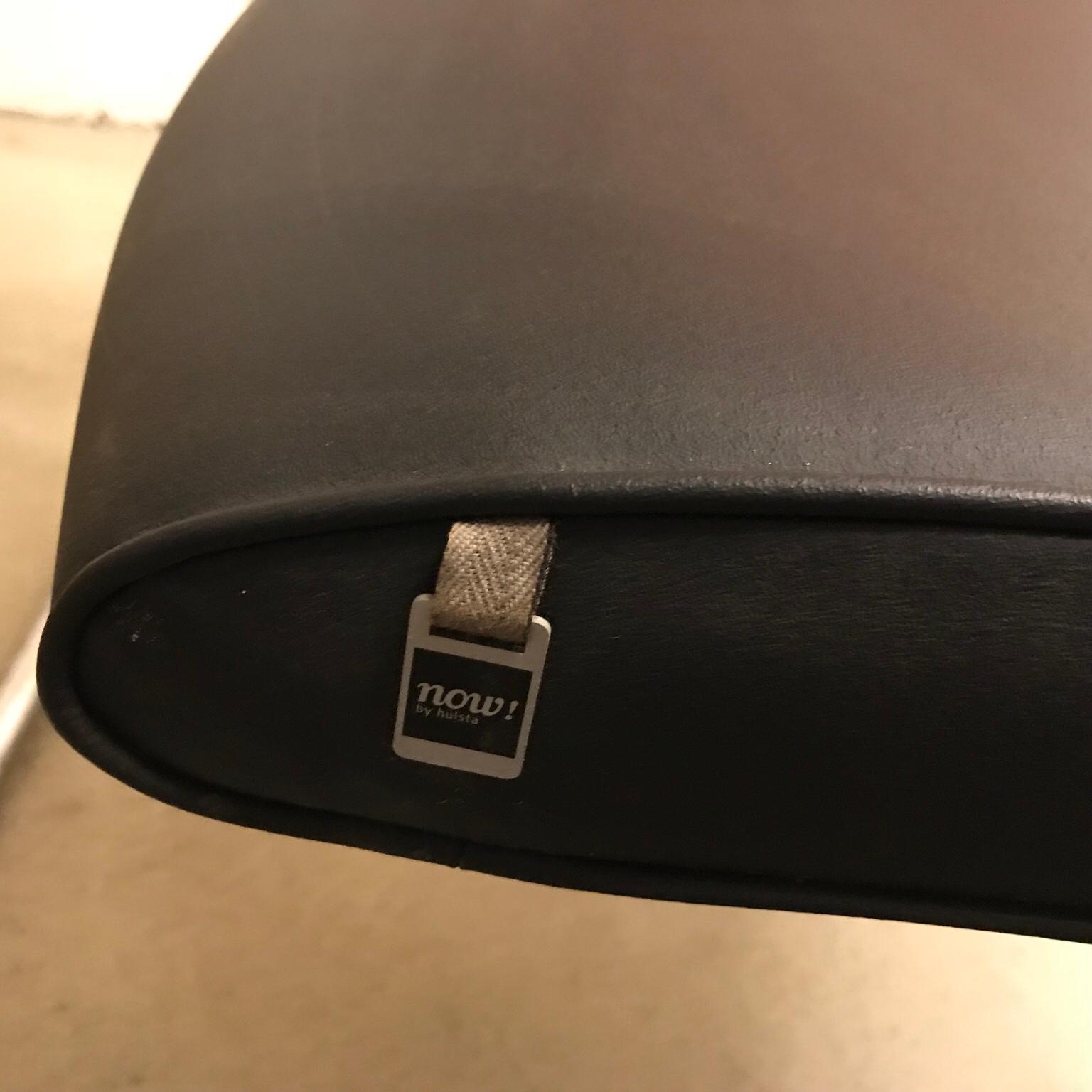 Sie sind auf der suche nach einem eleganten schwingstuhl mit leicht gepolsterten armlehnen? now! by hÃ¼lsta - S6 Freischwinger Sessel in 3100 Gemeinde