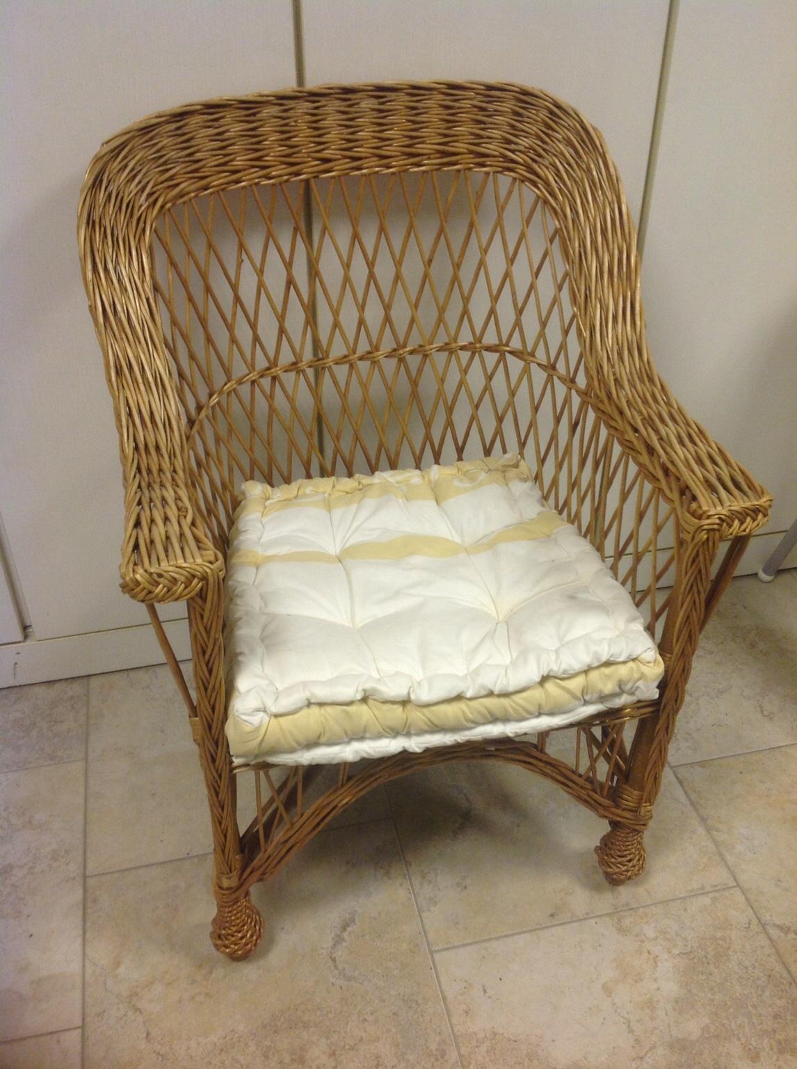 Hochwertige schreibtische, büromöbelkombinationen, komplettbüros, gebraucht und zu. Rattan Korbsessel Stuhl in 39326 Hohe BÃ¶rde for â¬20.00