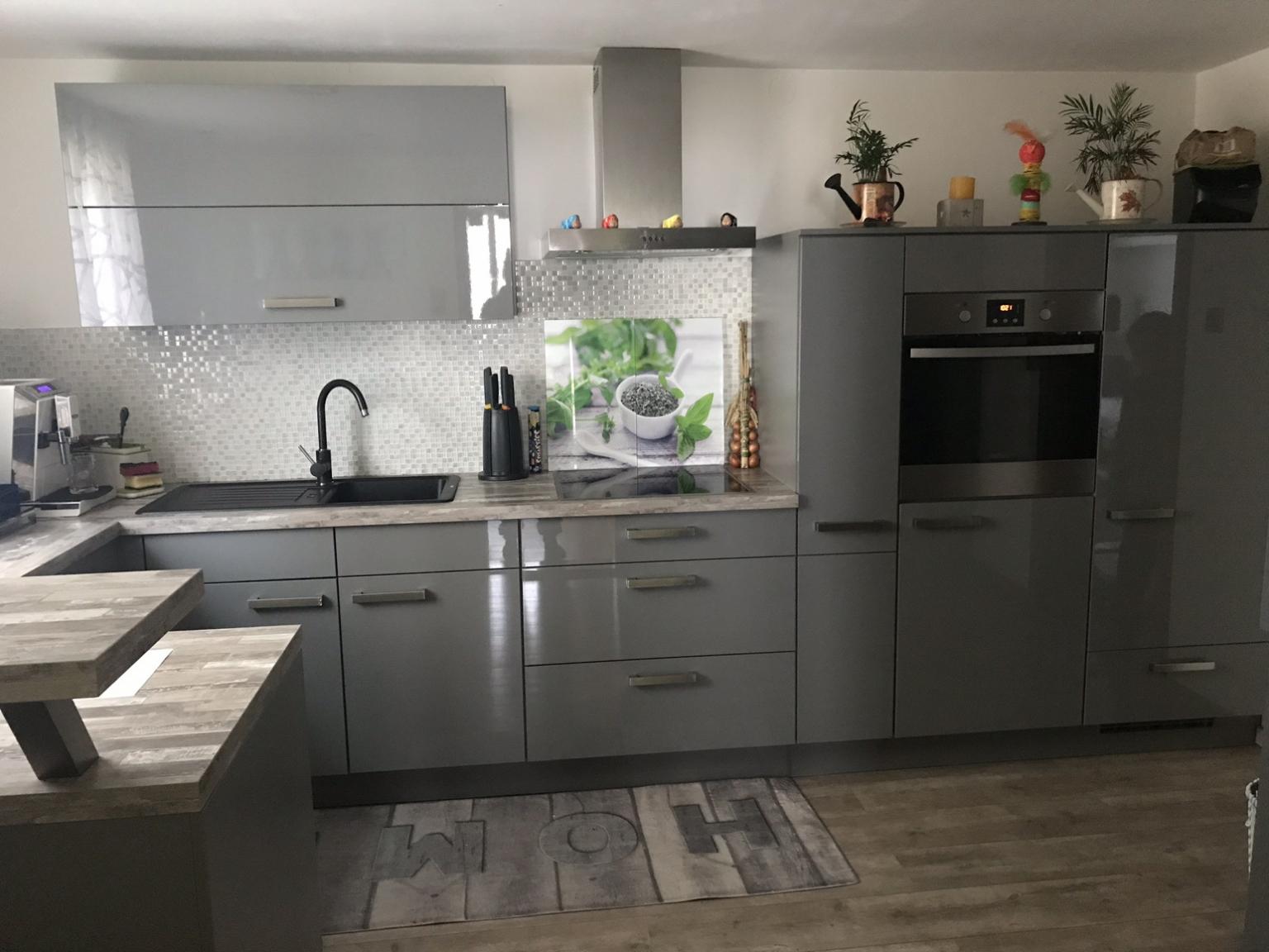 3.600,00 € küchenzeile bozenia (neunteilig) preis: Verkaufe Komplette KÃ¼che mit allen GerÃ¤ten. in 6800 Stadt Feldkirch fÃ¼r