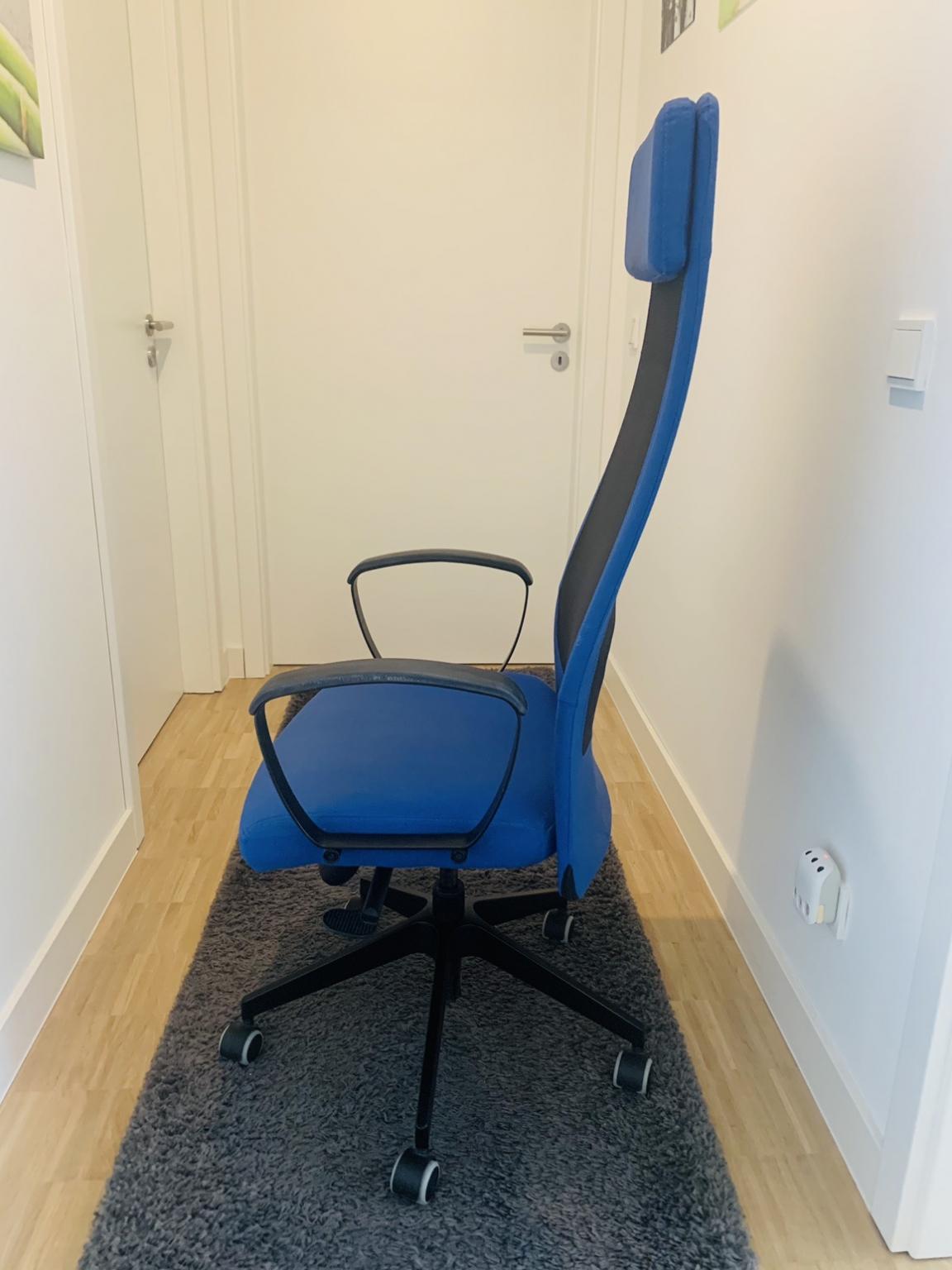 2020 is a year no one will forget. Schreibtischstuhl MARKUS von Ikea in blau in 69115