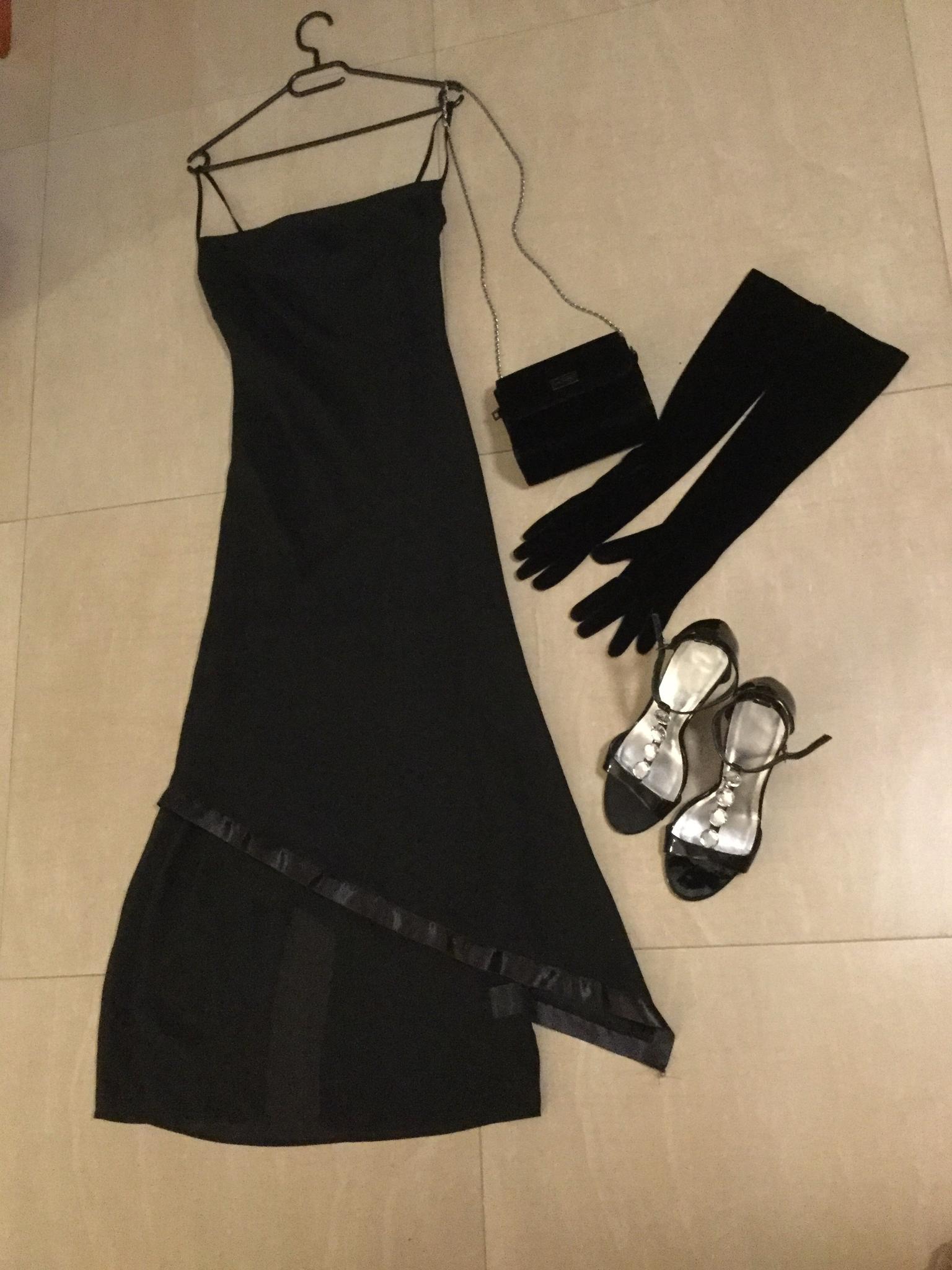 Spaghettitrager Kleid Gr 32 34 Wie Neu In 8605 Kapfenberg For 25 00 For Sale Shpock