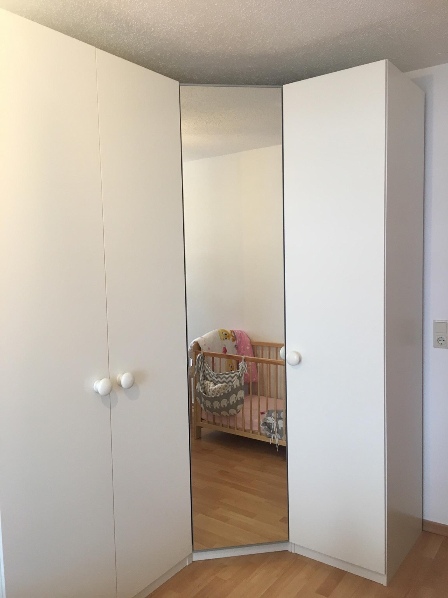 Ein eckkleiderschrank füllt nun die nische, in die ein größerer schrank nicht gepasst hätte. Ikea PAX Eckschrank in 6330 Kufstein for â¬185.00 for