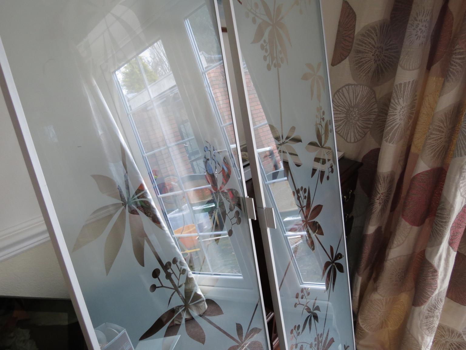Keep reading to learn how about sli. IKEA BILLY BOOKCASE FLORAL GLASS DOORS in B64 Sandwell for Â£25.00 for sale | Shpock
