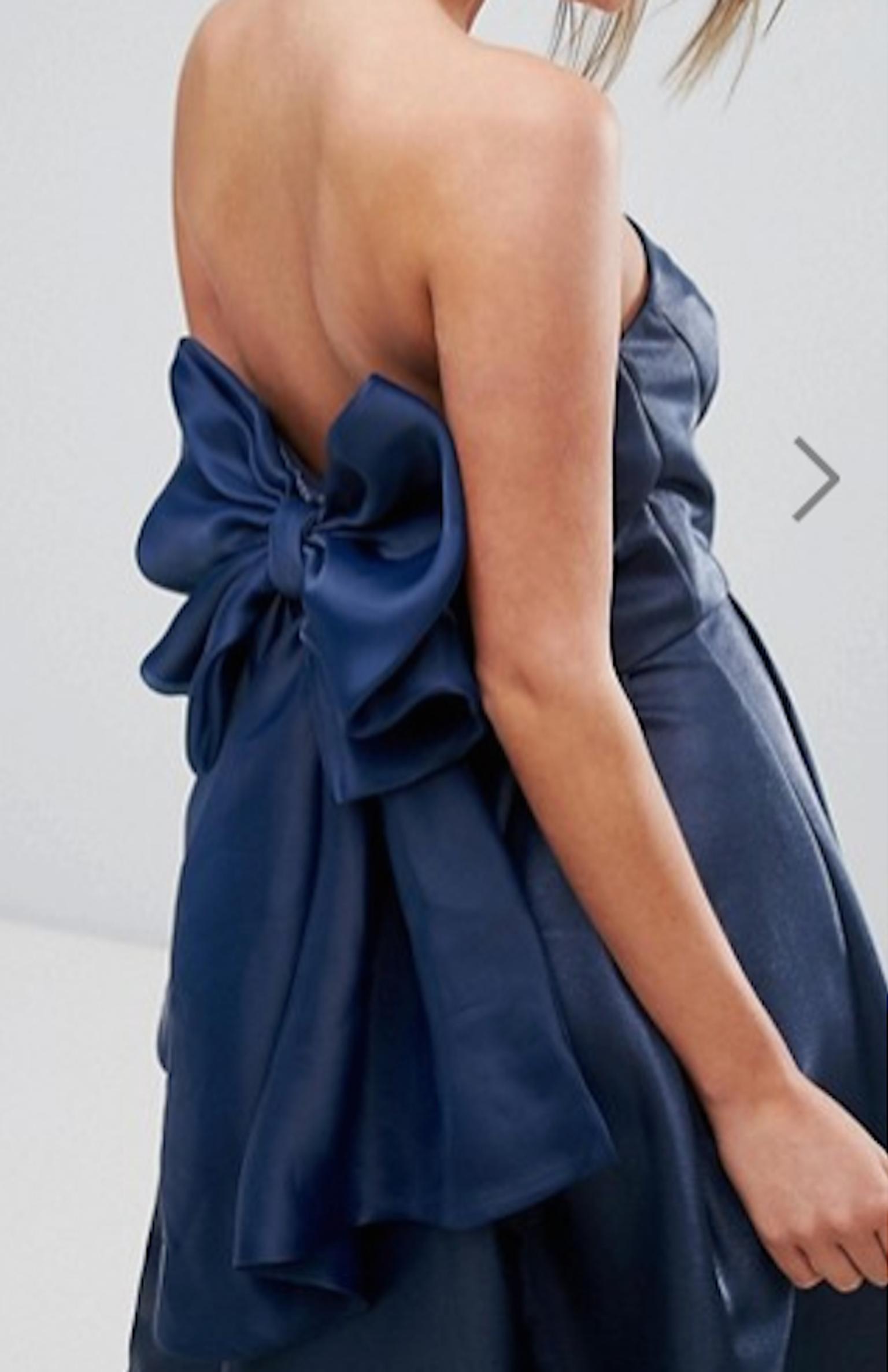 Chi Chi London Midikleid Gr 38 In 71229 Leonberg Fur 25 00 Zum Verkauf Shpock At