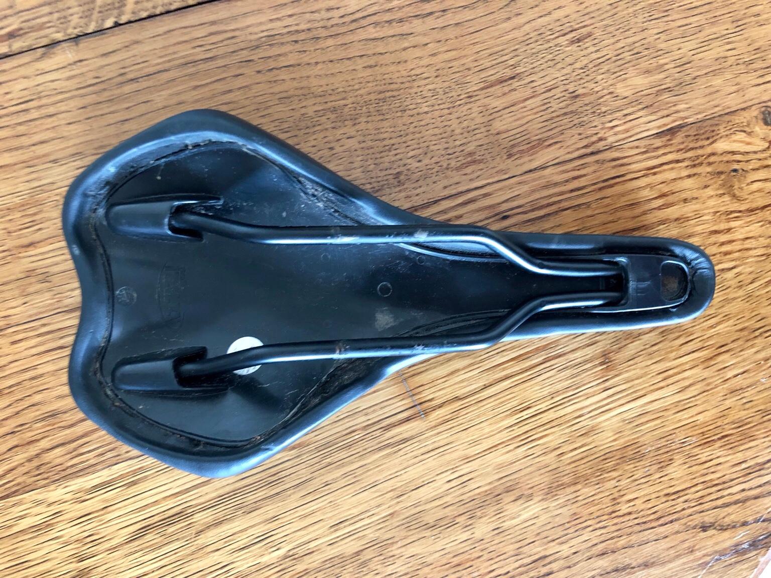 System attaches the saddlebag to the saddle rails without any tools. Canyon Endurace bike saddle Selle Italia X3 in SW9 Lambeth