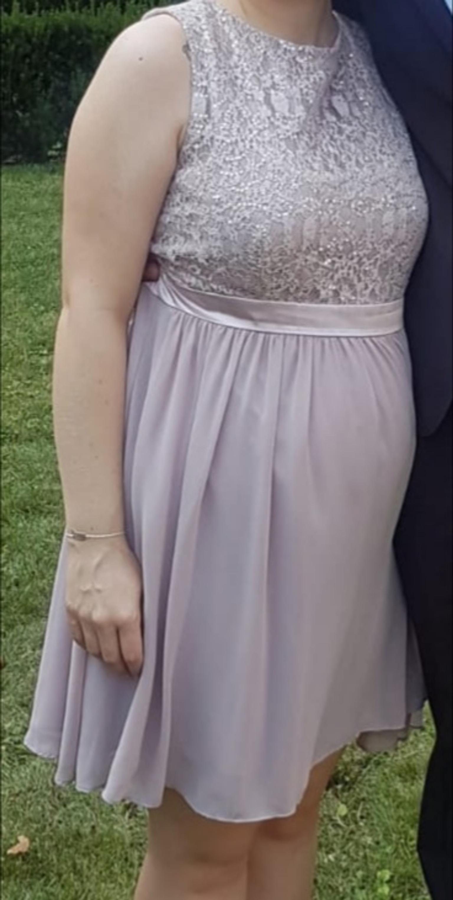 Schones Kleid Fur Besondere Anlasse In 4020 Linz Fur 70 00 Zum Verkauf Shpock At