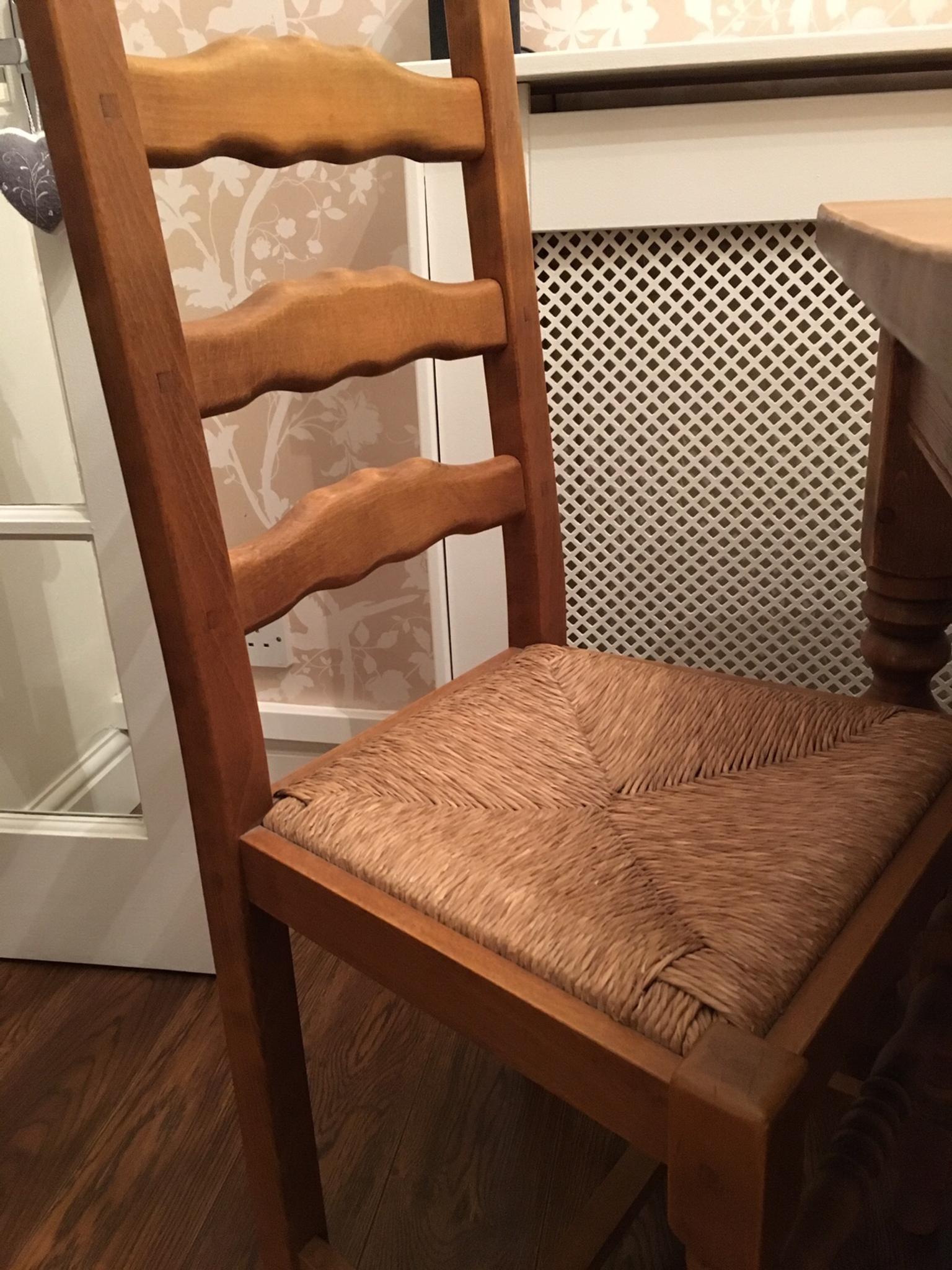 Every item on this page was curated by an elle decor editor. Solid Oak Dining Table And 4 Chairs In M25 Prestwich Fur 125 00 Zum Verkauf Shpock At