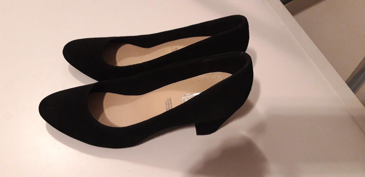 Set Kleid Schuhe Firmung Hochzeit In 2625 Gemeinde Schwarzau Am Steinfeld Fur 60 00 Zum Verkauf Shpock At