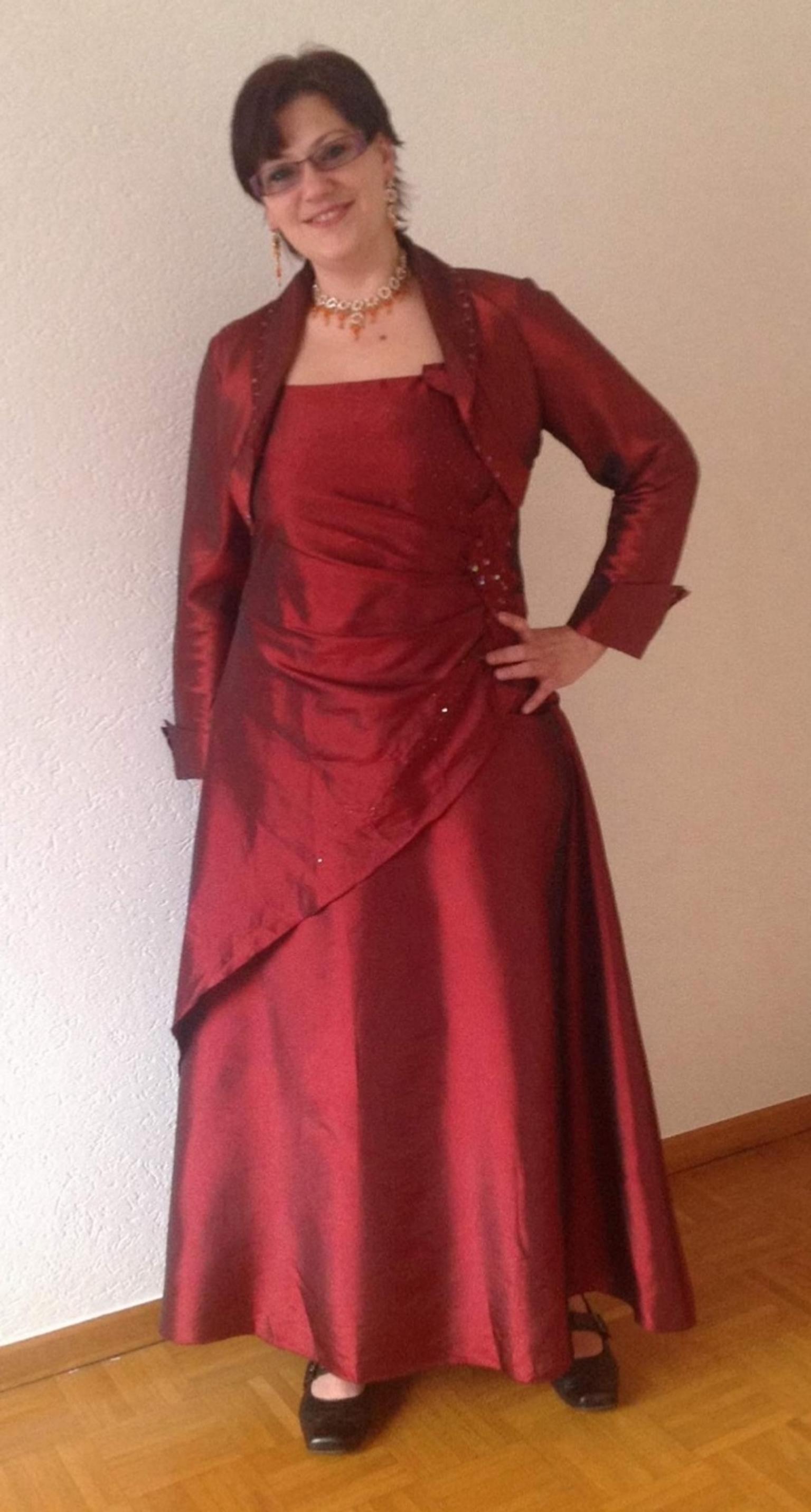 Kleider Fur Festliche Anlasse In 6850 Dornbirn For 50 00 For Sale Shpock