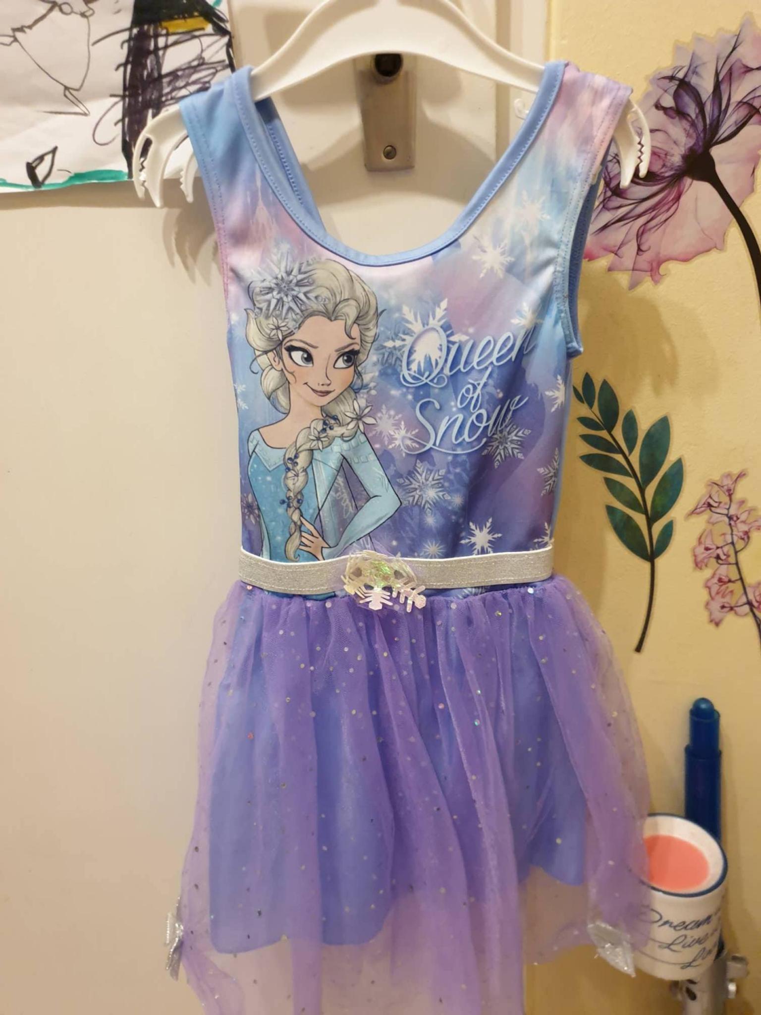 2 Stuck Elsa Kleid In 1110 Wien Fur 10 00 Zum Verkauf Shpock De