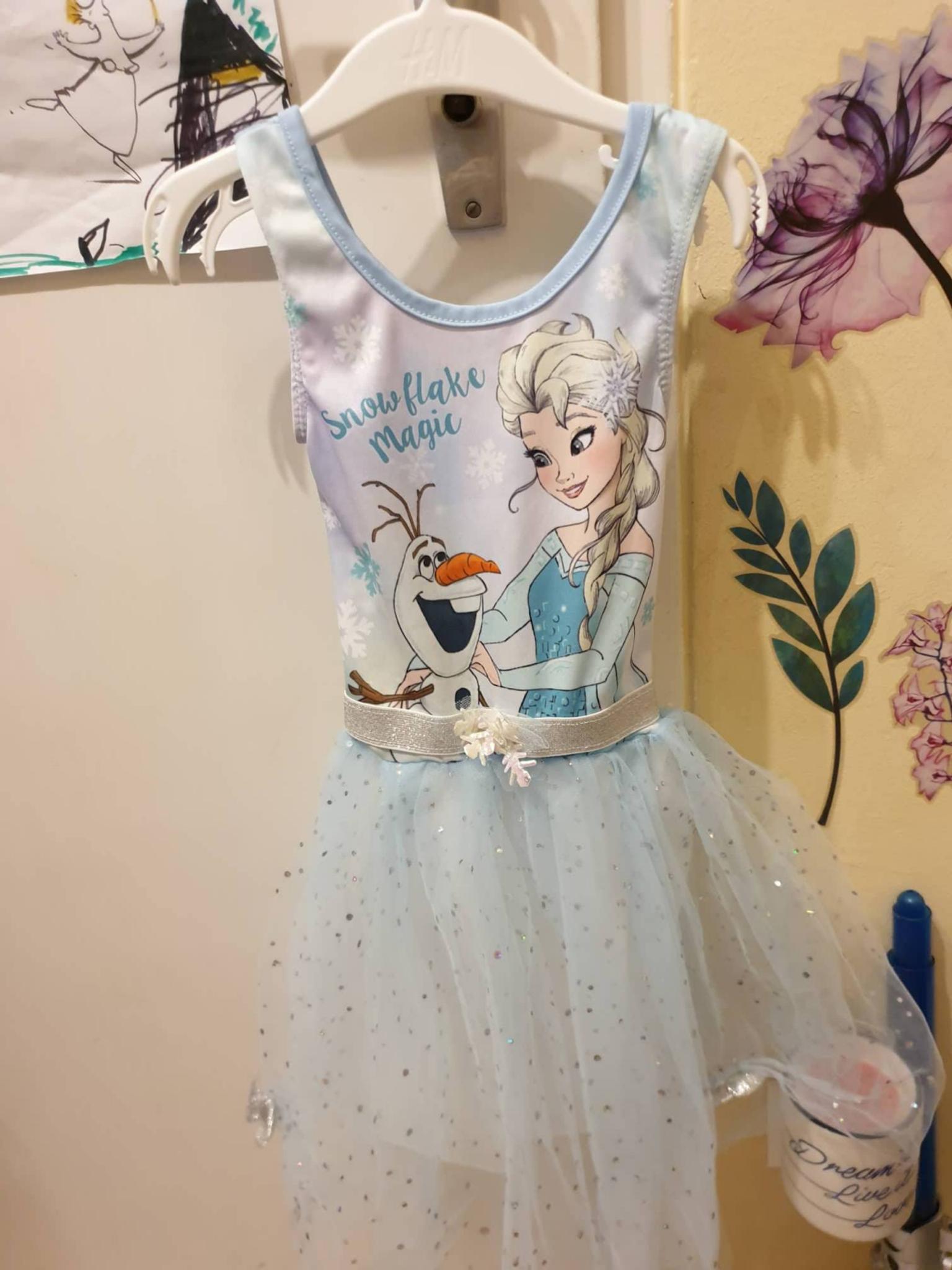 2 Stuck Elsa Kleid In 1110 Wien Fur 10 00 Zum Verkauf Shpock De