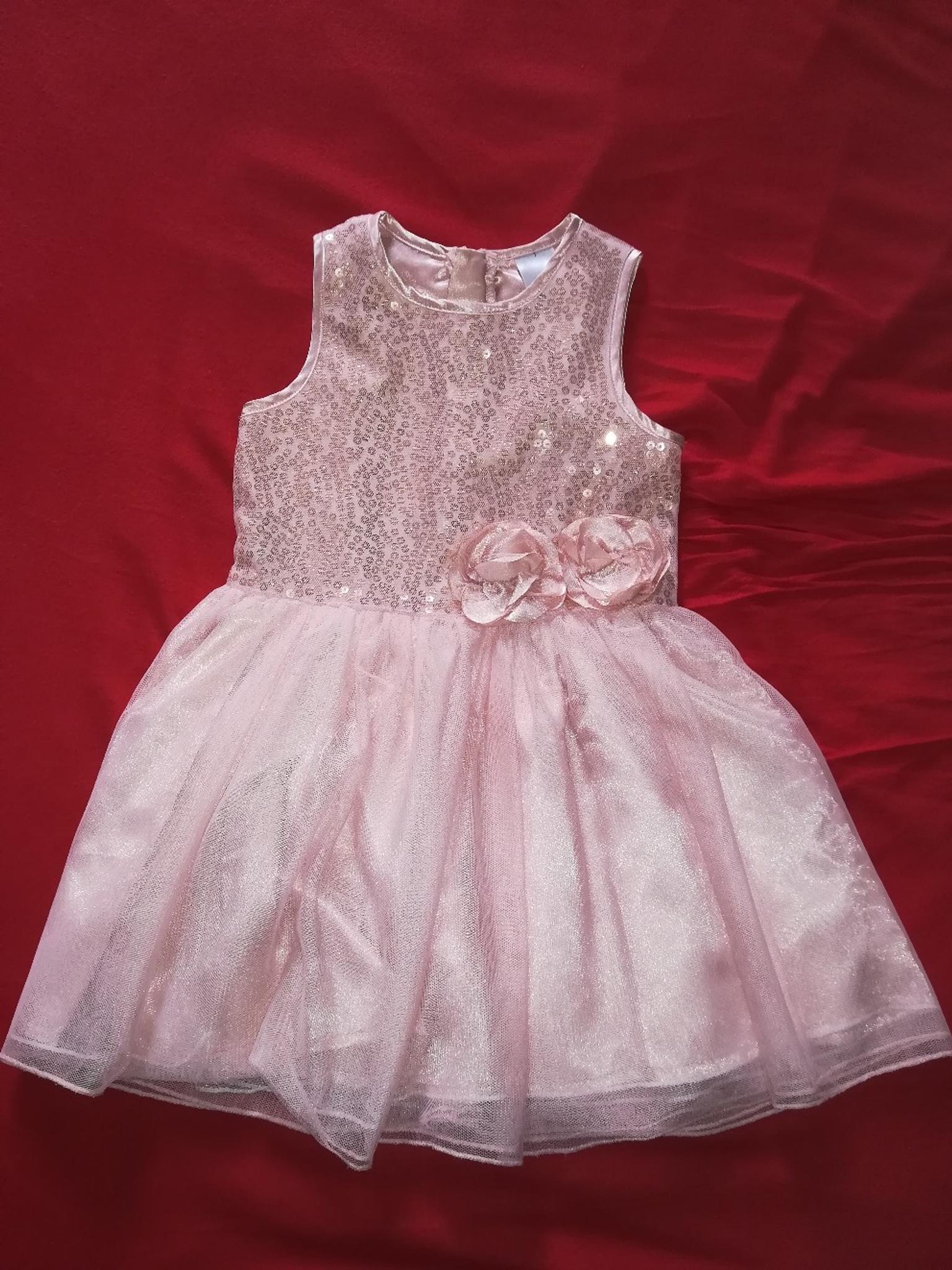 Madchen Kleid 104 In 7400 Oberwart Fur 6 00 Zum Verkauf Shpock At