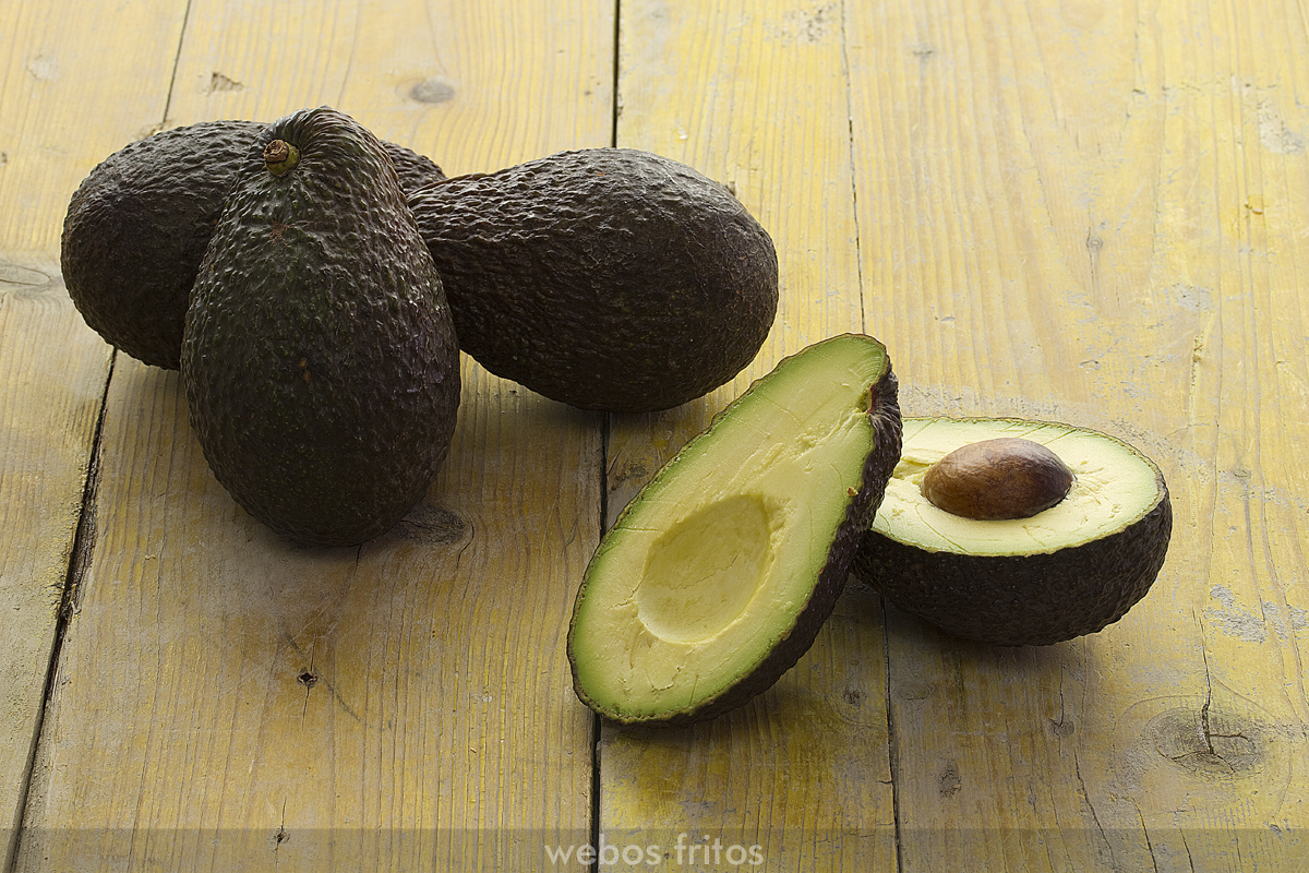 Las frutas pertenecen al grupo 5 de la rueda de alimentos, ricos en azúcares, vitaminas c y a y sales minerales, representada en dicha rueda de color verde. Trece preguntas sobre el aguacate | webos fritos