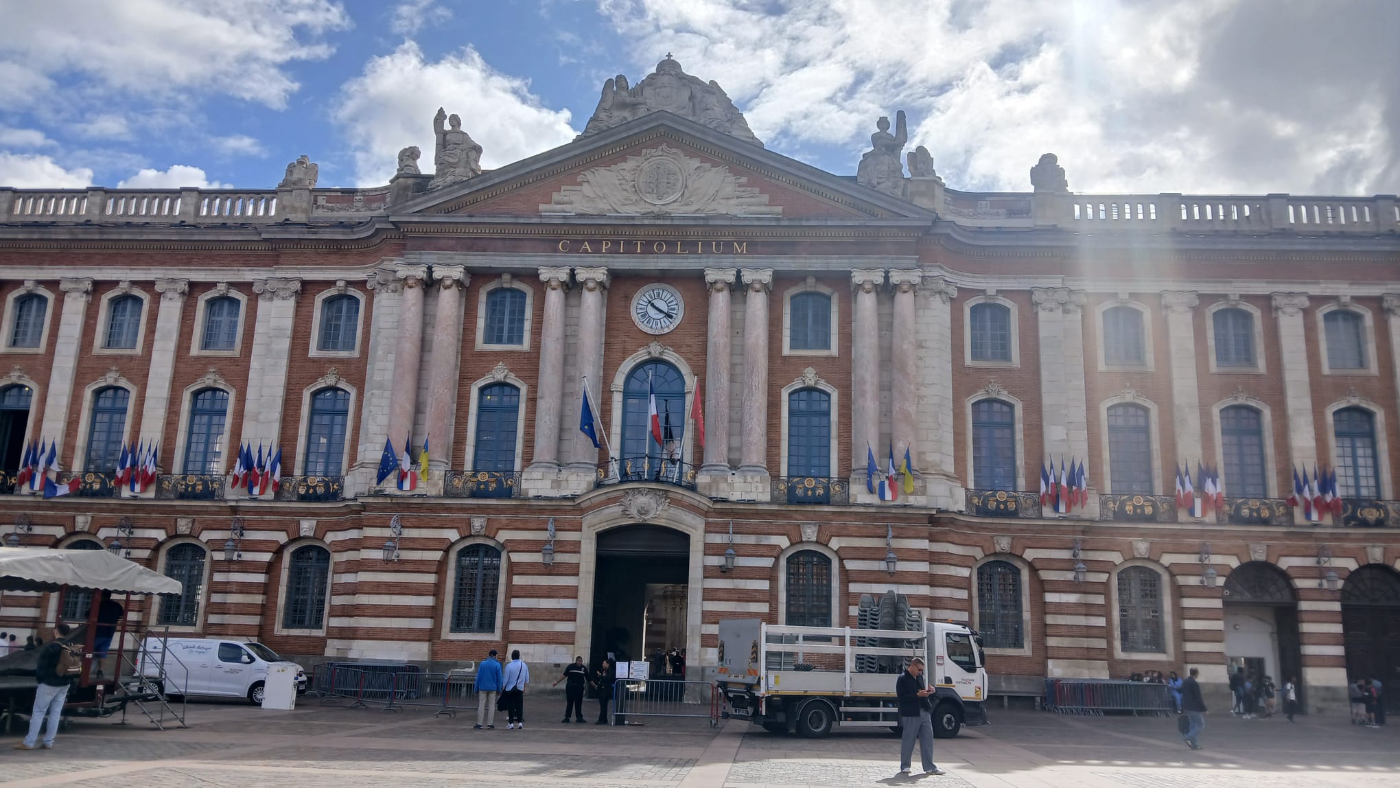 façade-du-capitole-crédit-raude-escorbiac