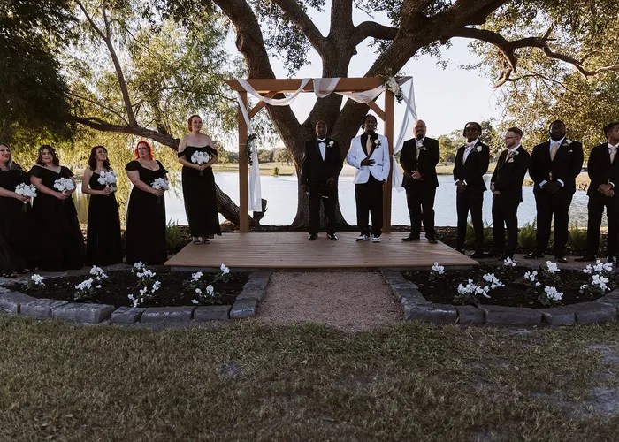 Candid wedding moment at The Battleground Golf Course, Deer Park, TX