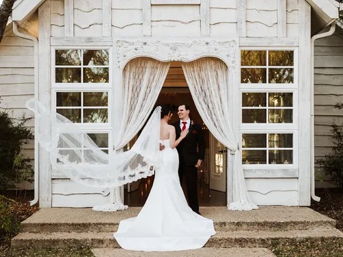 Past wedding at Bella Woods Wedding and Event Center, Midlothian, TX