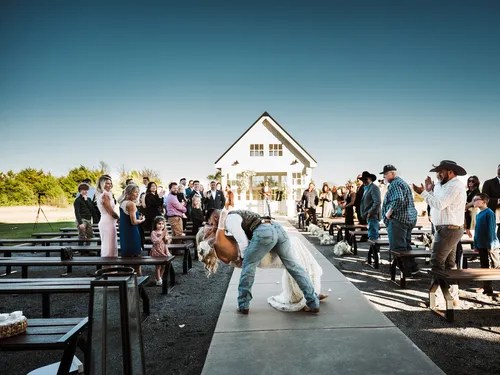 Past wedding at Davis & Grey Farms, Celeste, TX