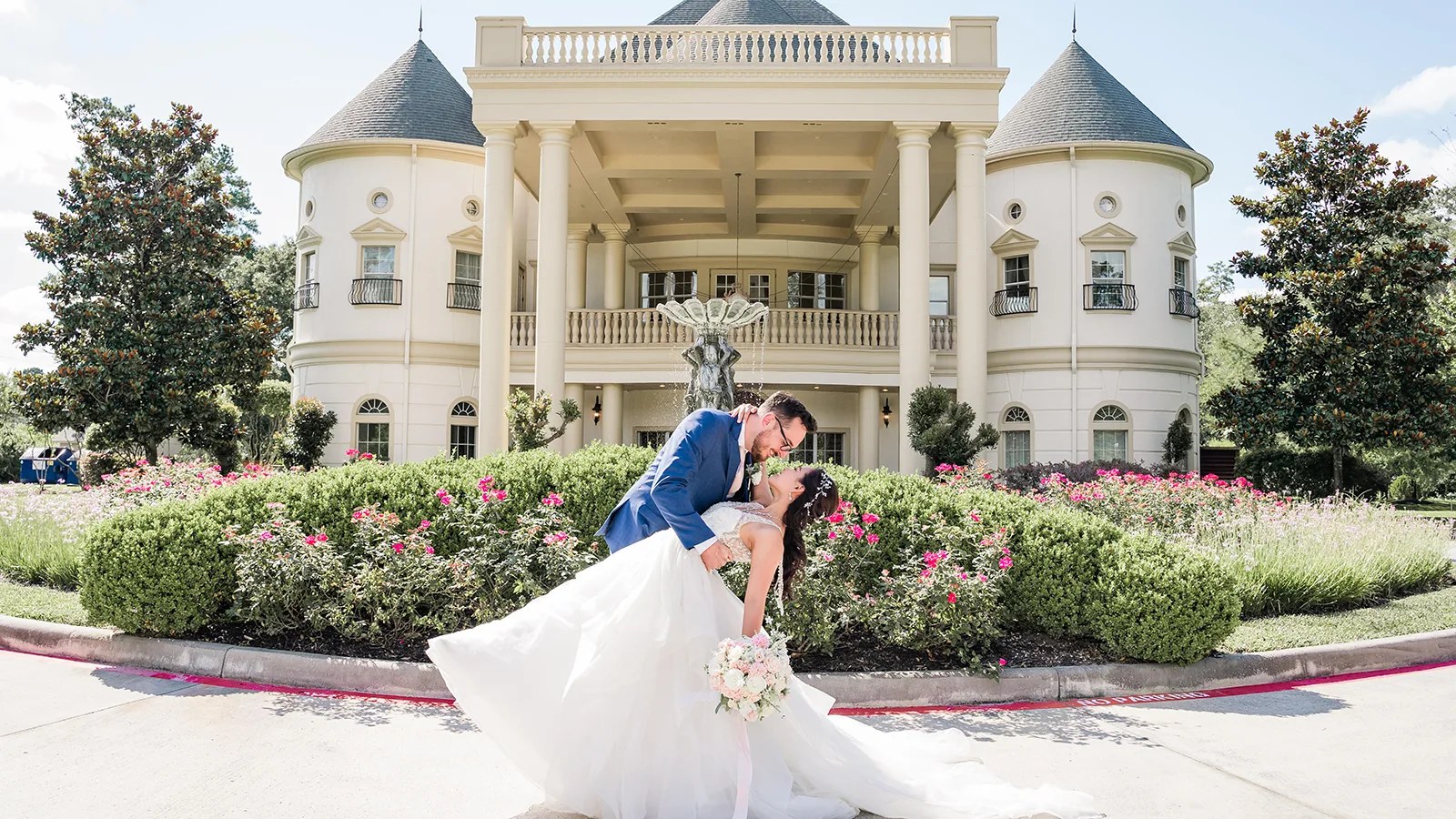 Austin wedding reception with guests crowding the dance floor