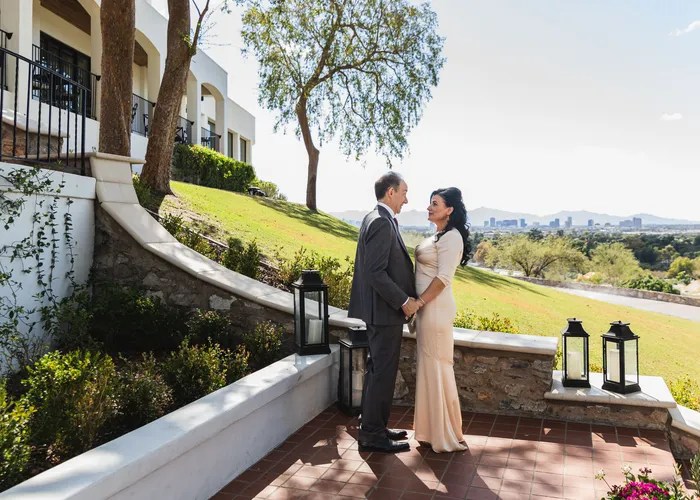 Candid wedding moment at Hilton Phoenix Resort at the Peak, Phoenix, AZ